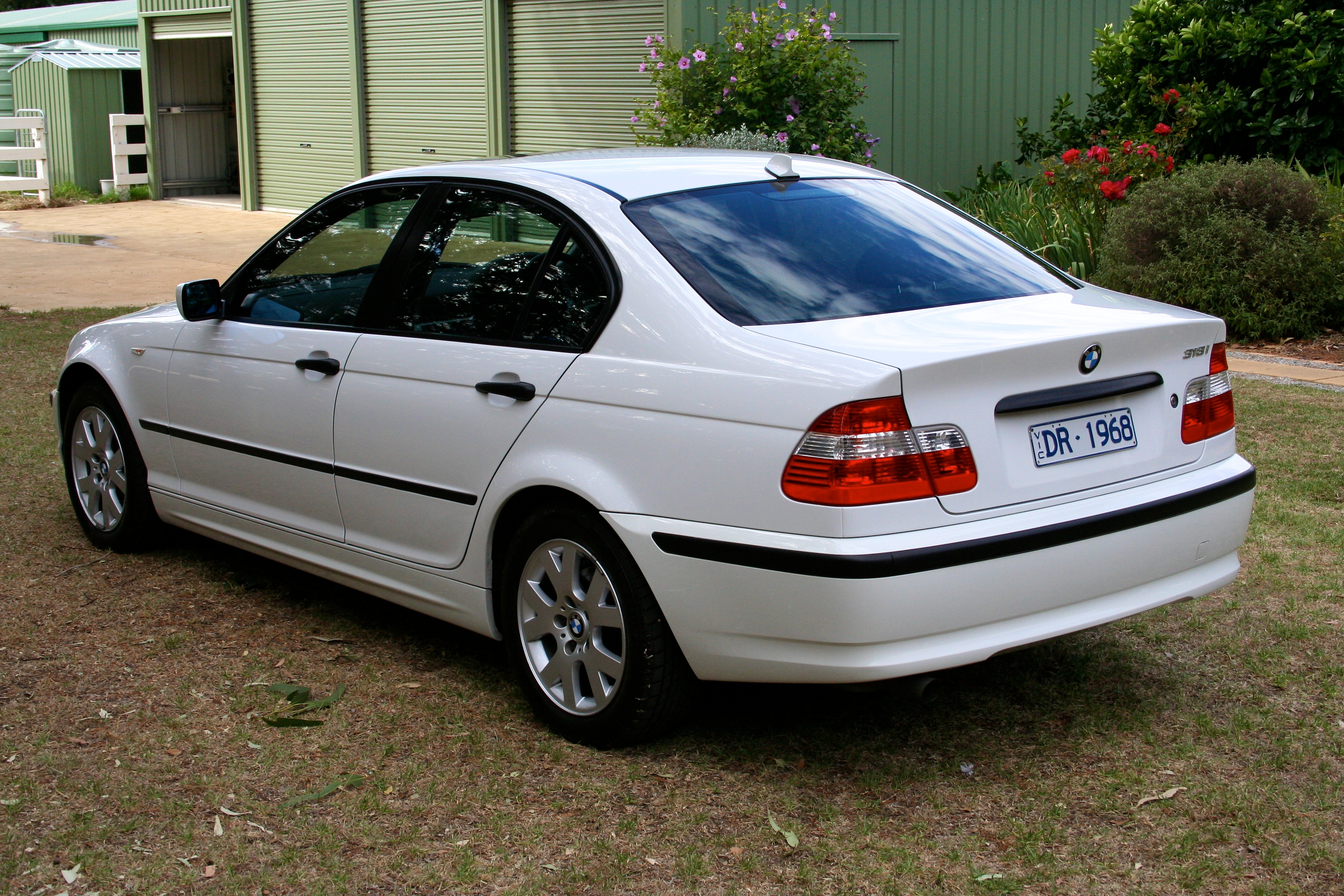 Bmw 318i. БМВ 318i. BMW e39 318i. Автомобиль BMW 318i. БМВ 318 ай.