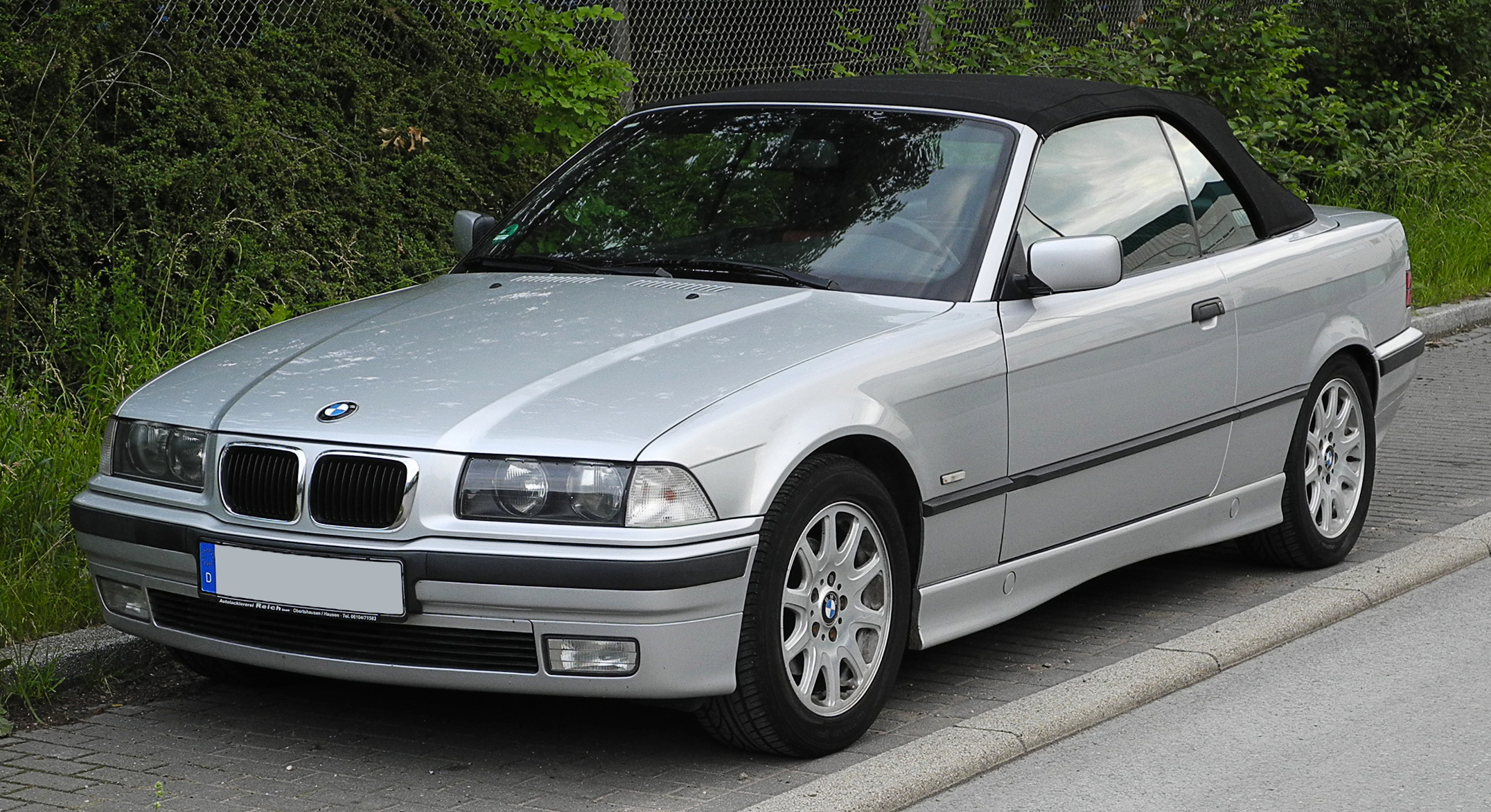 File:BMW 320i Cabriolet (E36 2C, Facelift) â€“ Frontansicht, 8. Juni ...