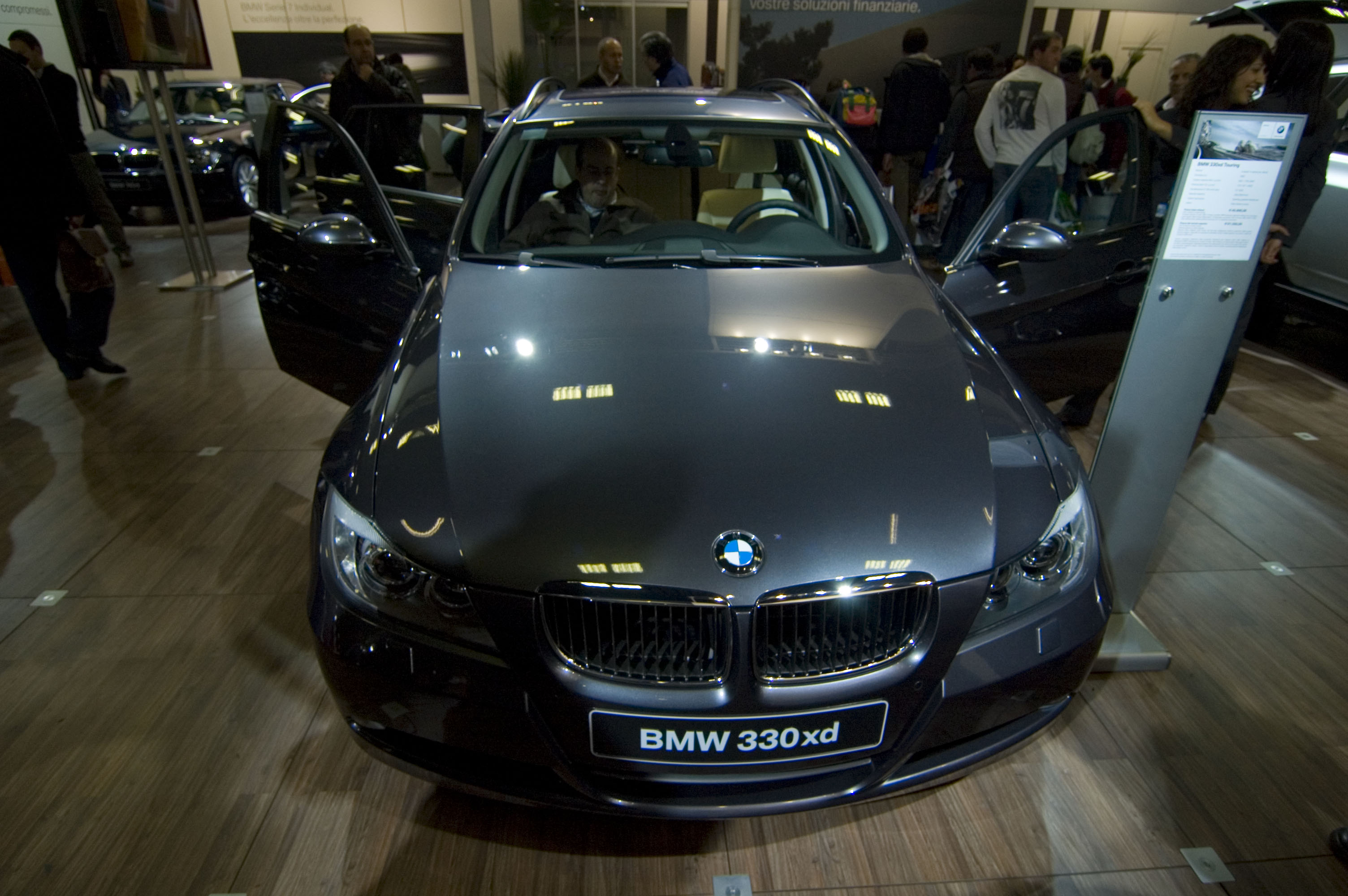 File:MotorShow 2007, BMW 330xd - Flickr - Gaspa.jpg - Wikimedia ...