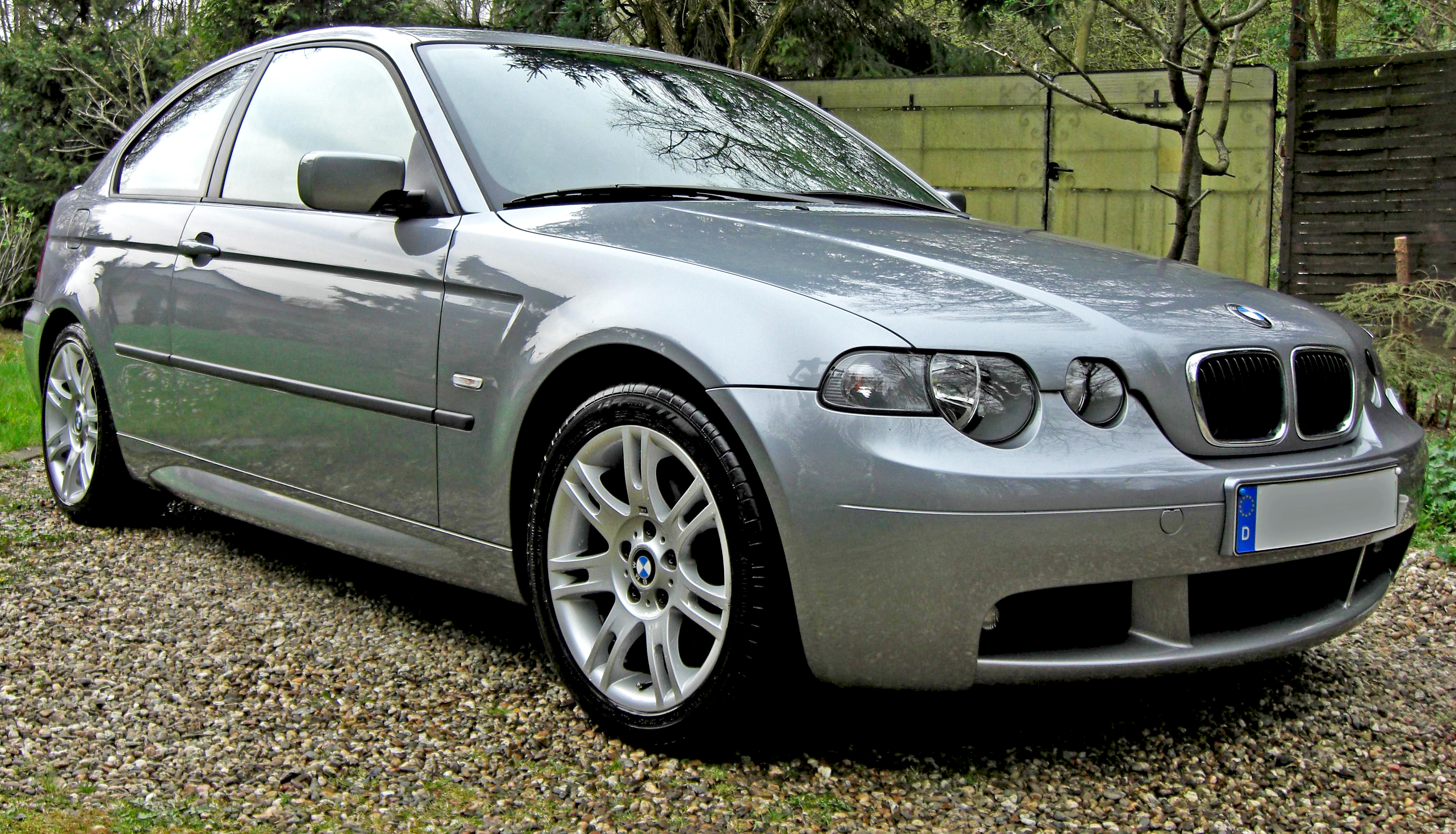 File:BMW 316ti Compact M-Sportpaket front+side-2004.jpg ...