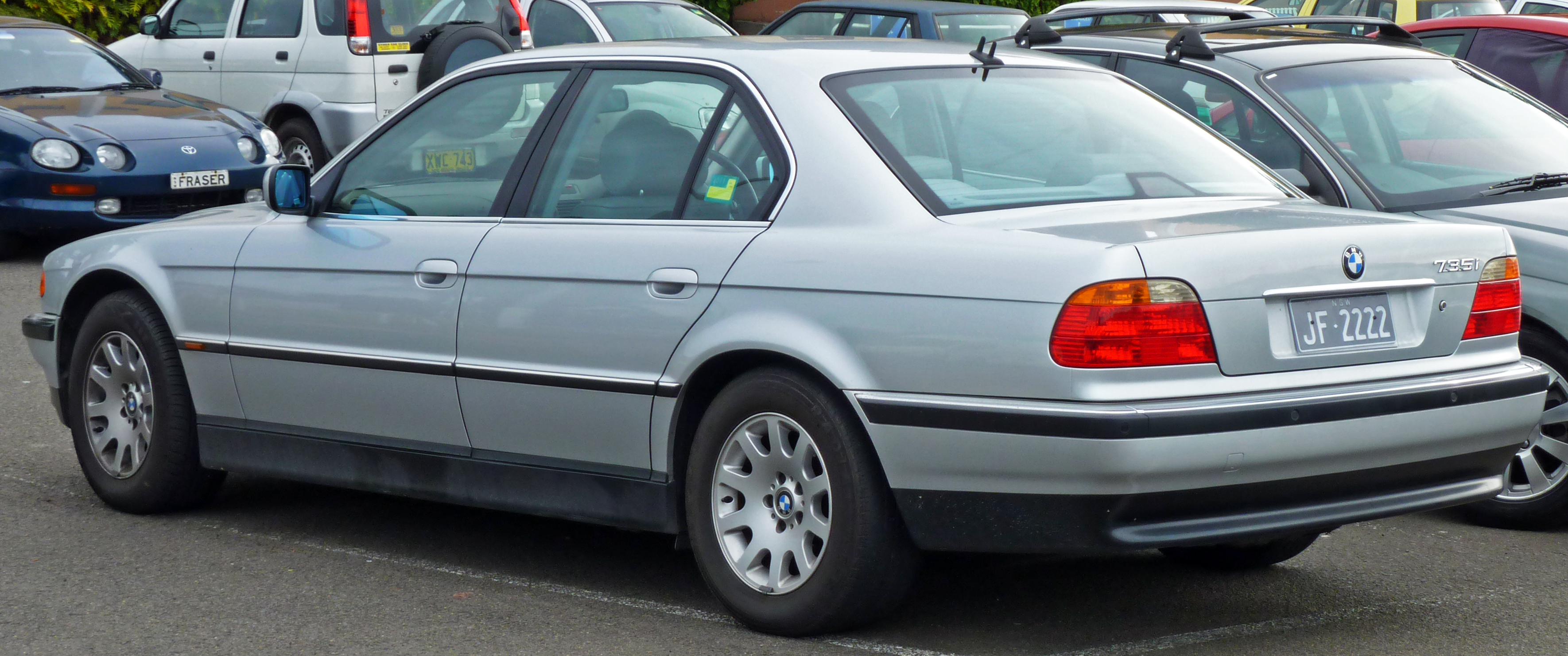File:1998-2000 BMW 735i (E38) sedan 02.jpg - Wikimedia Commons