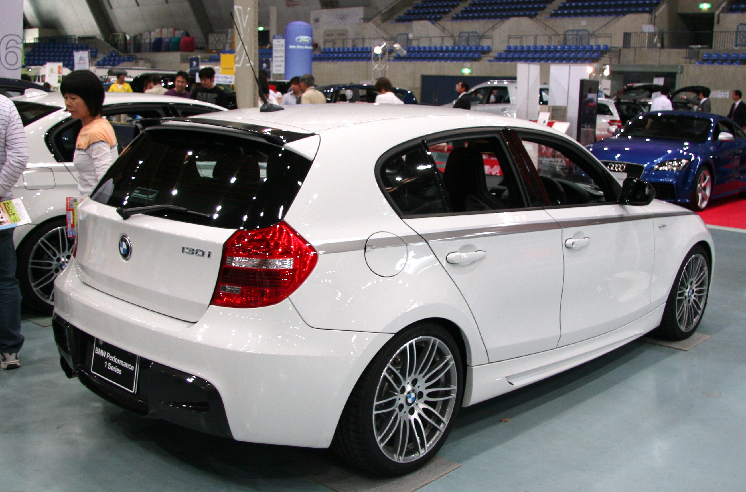 File:BMW 130i rear.jpg - Wikimedia Commons