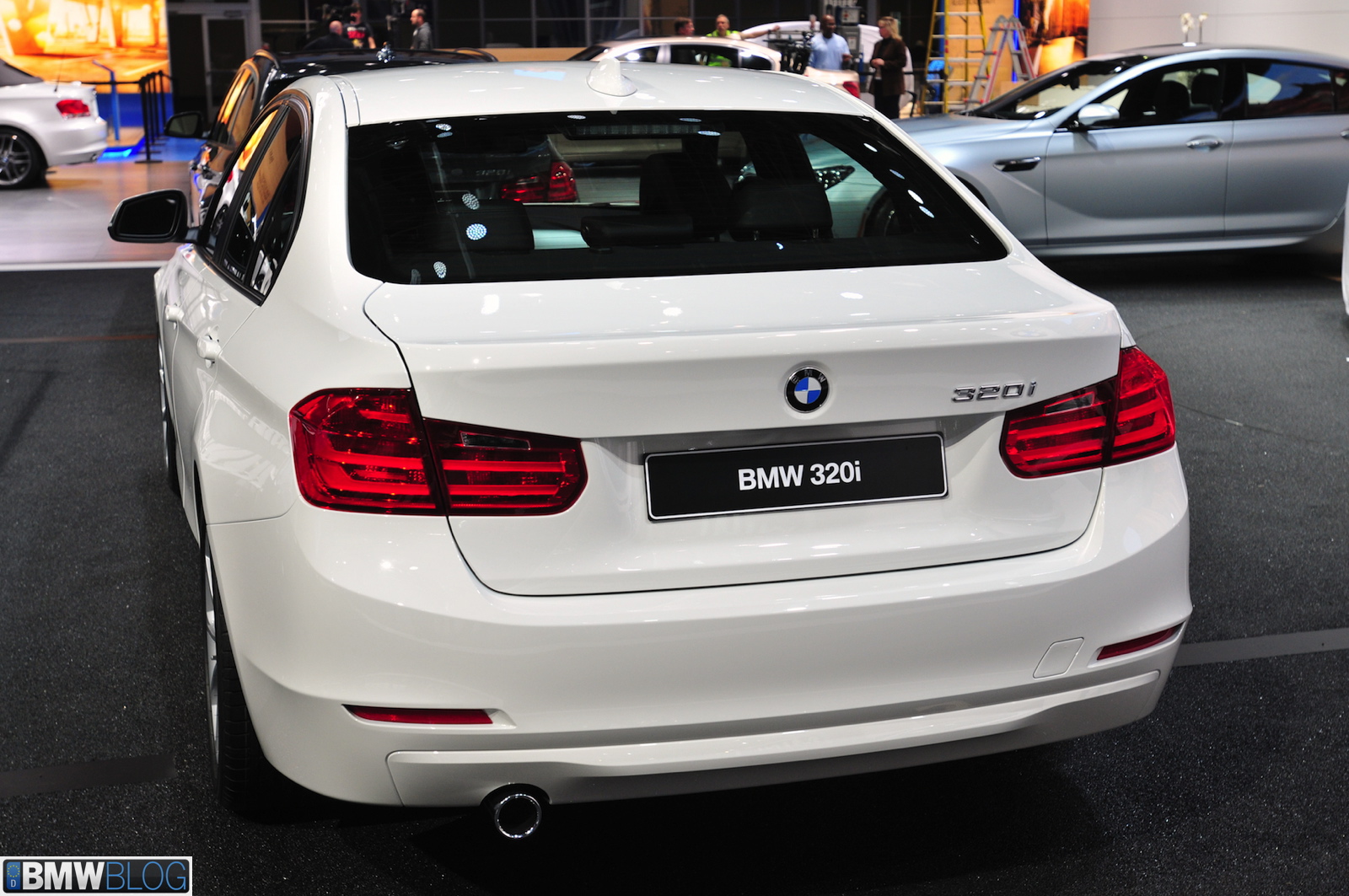 BMW 320i - U.S. Debut