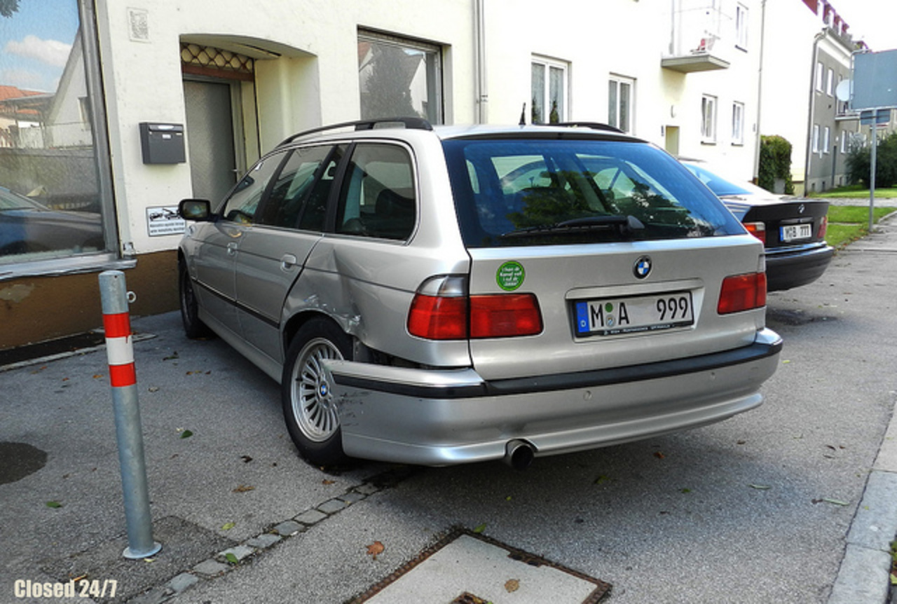 Crashed BMW 5-Series Touring E39 | Flickr - Photo Sharing!