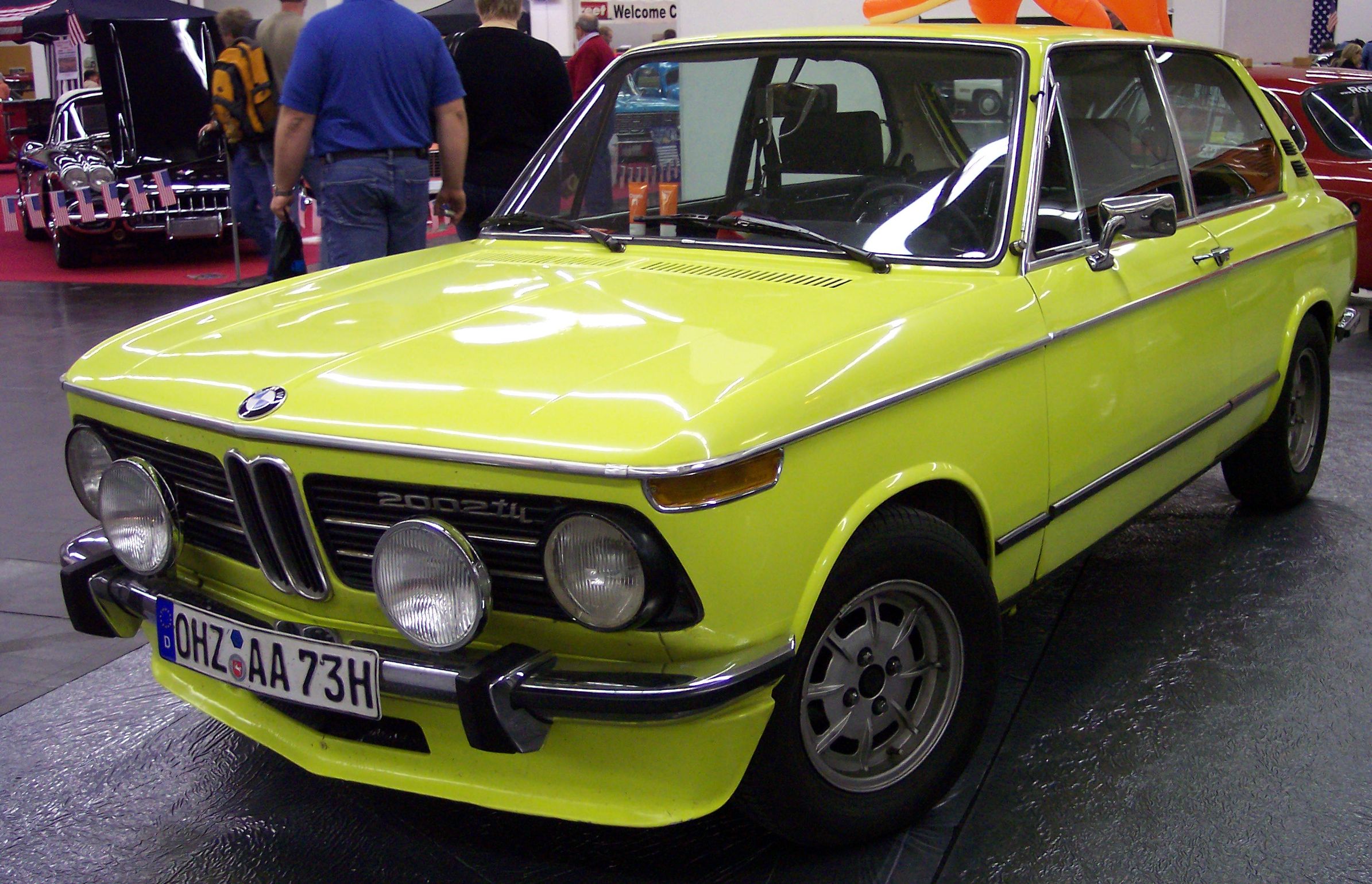File:BMW 2002 tii touring neonyellow vl TCE.jpg - Wikimedia Commons