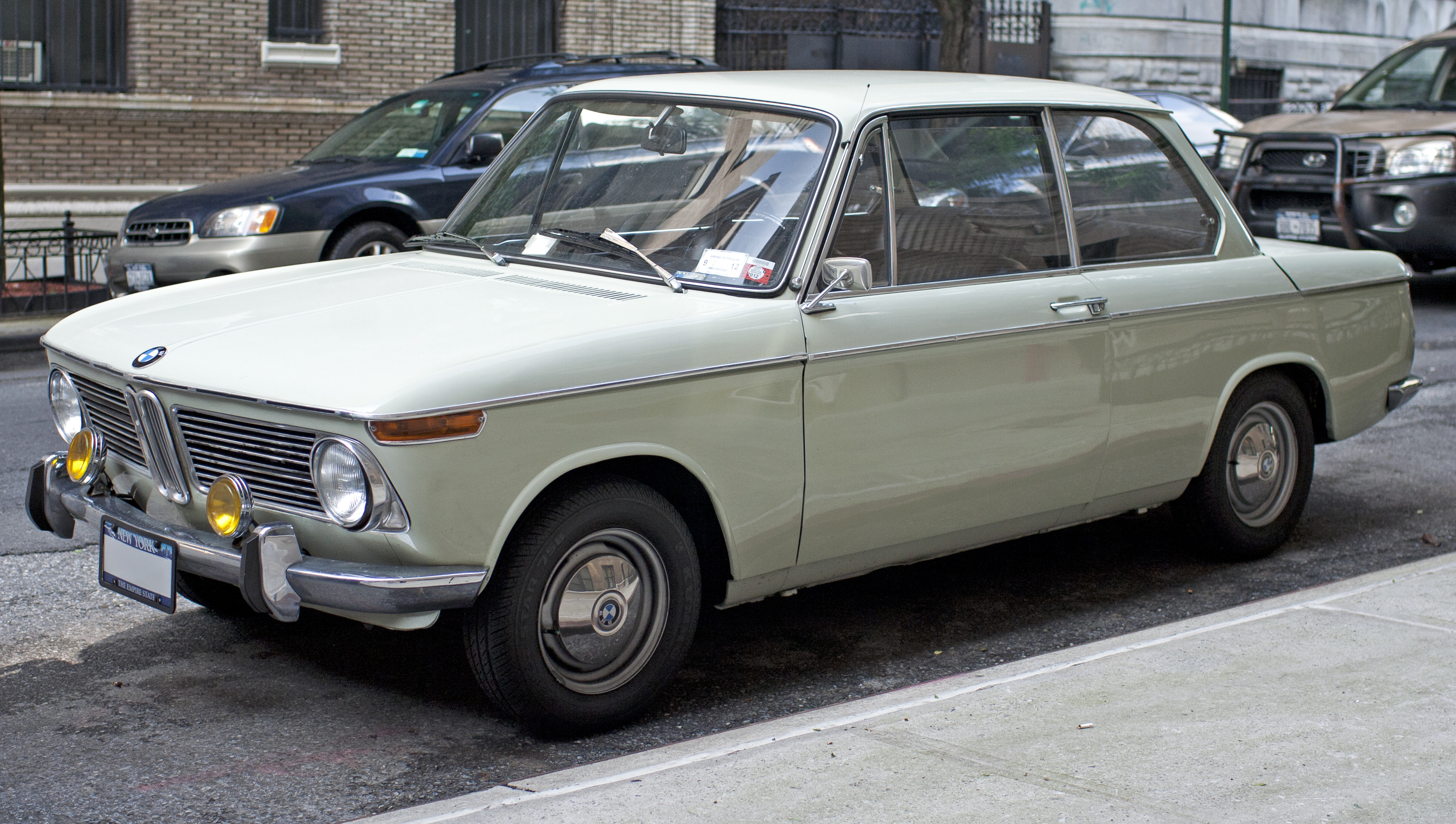 File:1967 BMW 1600 2-door NYC.jpg - Wikimedia Commons