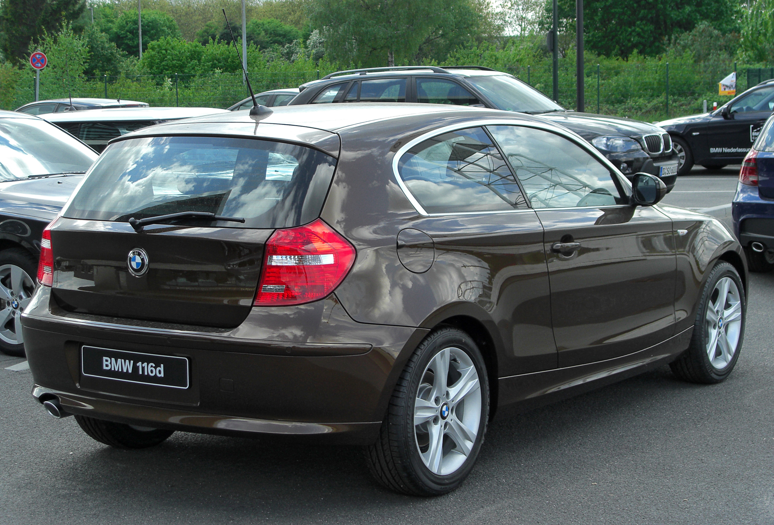 File:BMW 116d (E81) Facelift rear 20100501.jpg - Wikimedia Commons