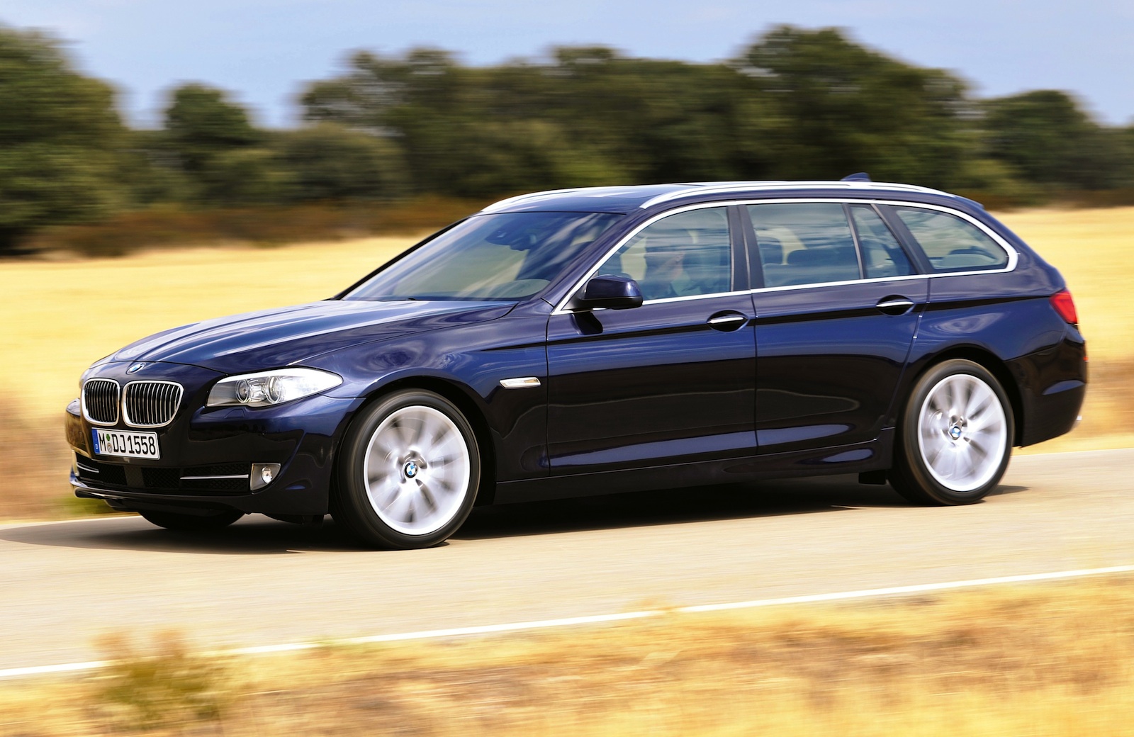 BMW 5 Series Touring wins iF Gold Award 2011 for outstanding design