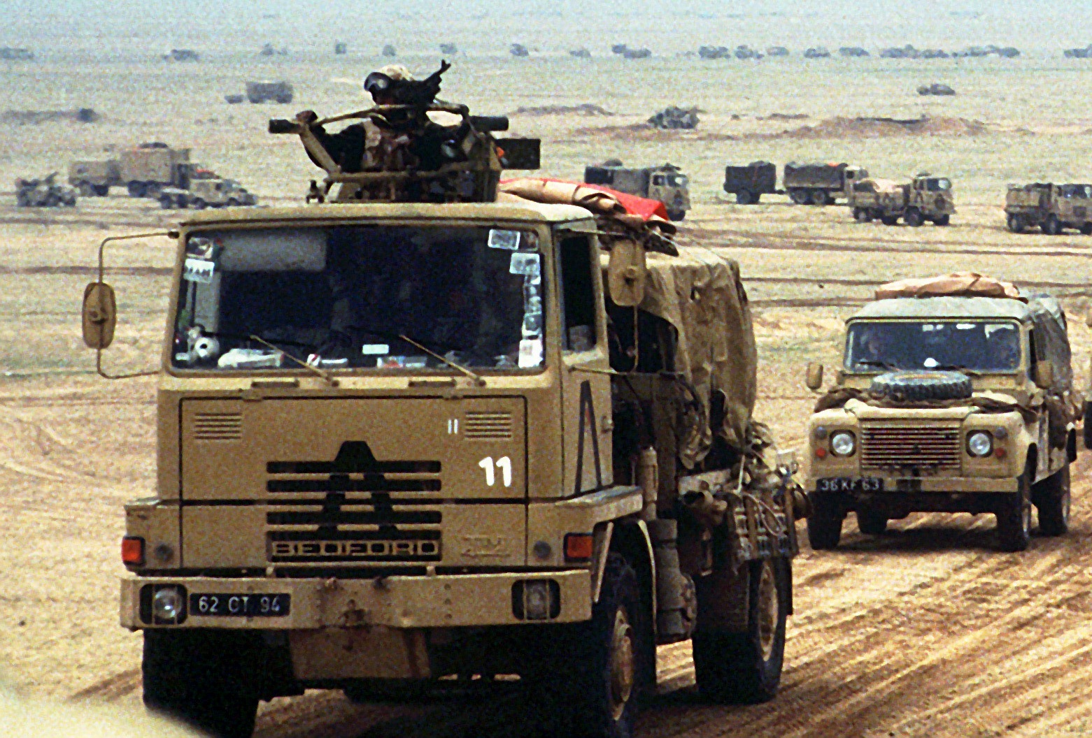 File:British Army convoy during the Gulf War cropped to highlight ...