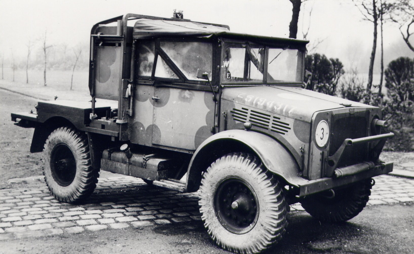 Bedford 13 cwt Tractor. MotoBurg