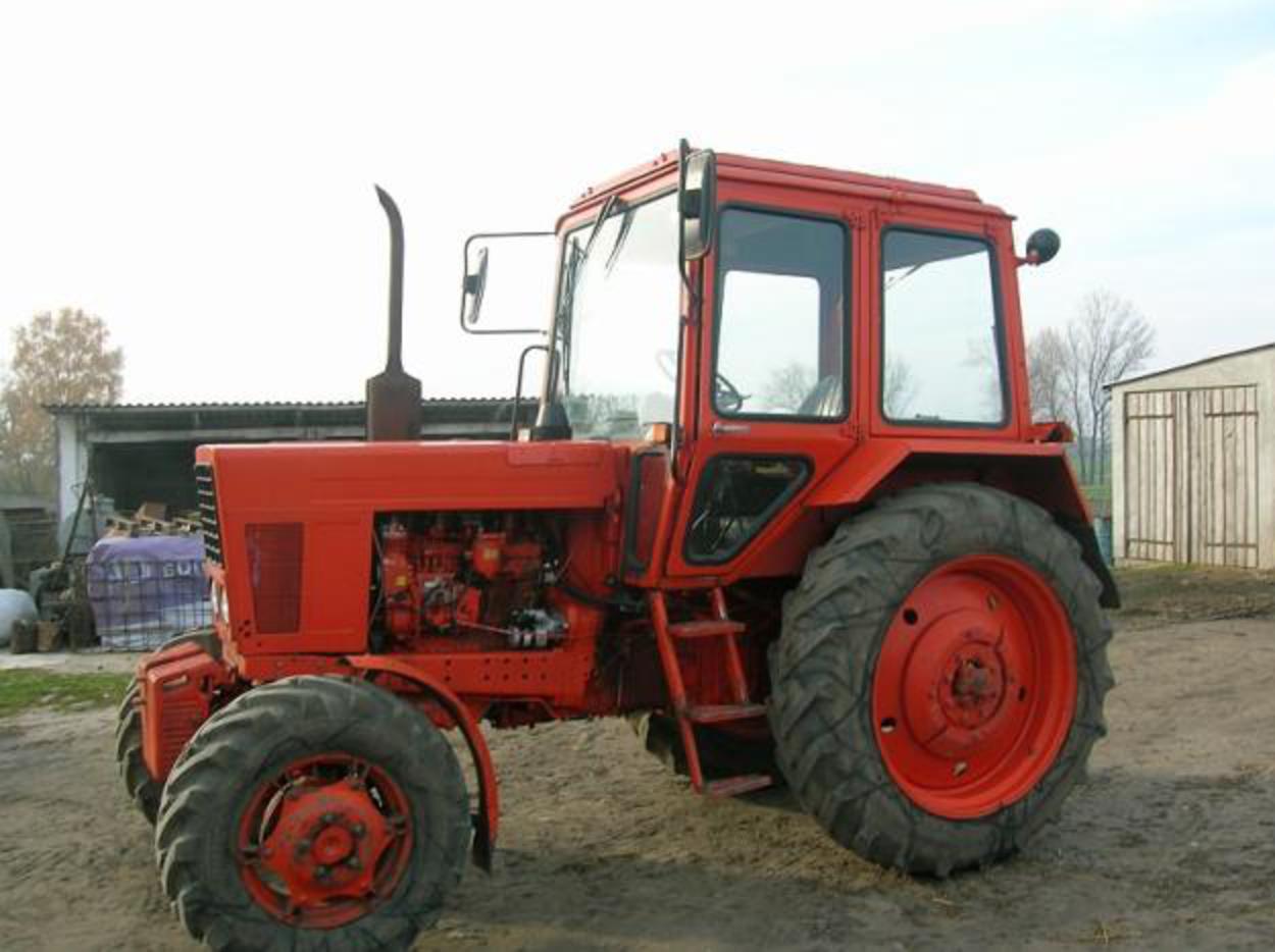 Трактор МТЗ 82 красный