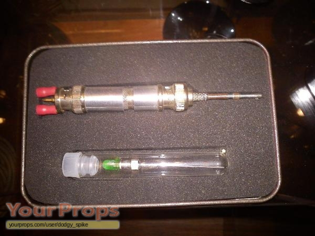 Horse Tranquilizer and Kane Transmitter replica movie prop from ...