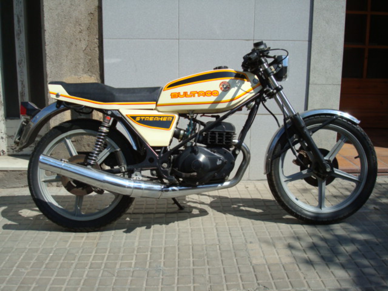 Bultaco streaker. Best photos and information of model.