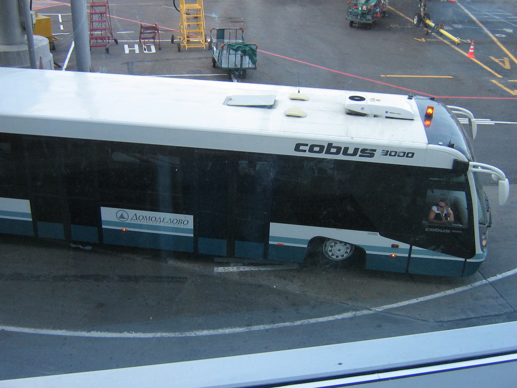 File:Airfield Shuttle Contrac Cobus 3000 DME.JPG - Wikimedia Commons