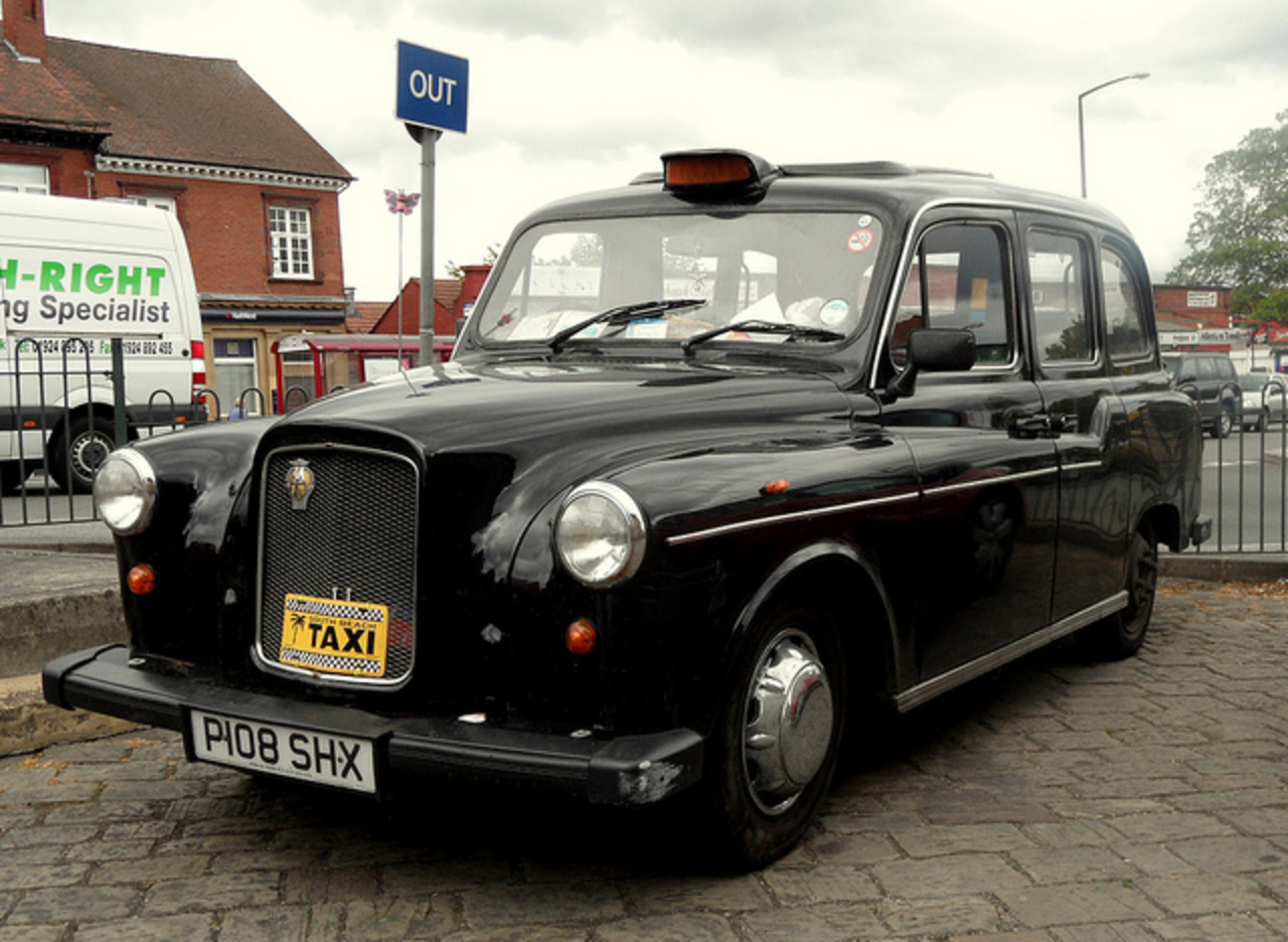 Автомобиль находился. Austin fx4 автомобиль. Austin fx4 (1958). Austin fx4 лондонское такси. Austin fx4 2019.