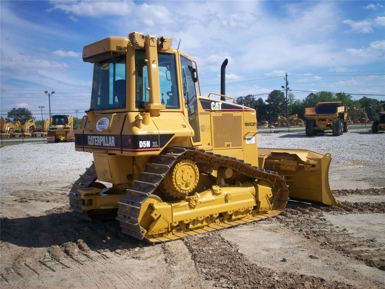 Бульдозер cat. Бульдозер Катерпиллер д5. Бульдозер Caterpillar d5n XL. Катерпиллер бульдозер с 5. Бульдозер Катерпиллер д 5 n.