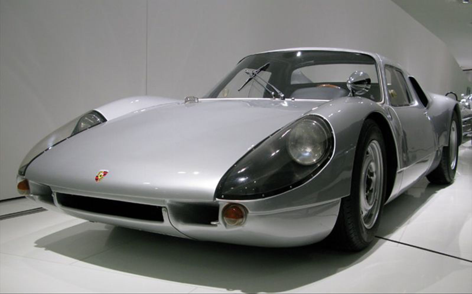 112_0901_19z+porsche_museum+1964_porsche_904_carrera_GTS.jpg