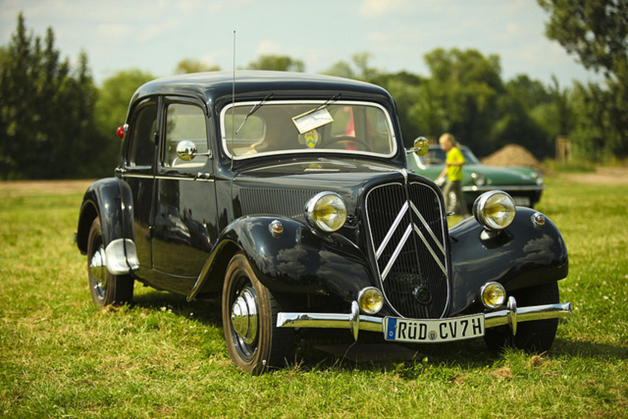 Ситроен 11. Citroen traction 11cv. Citroen 1948. Citroen 11cv вермахта. Ситроен 1937.