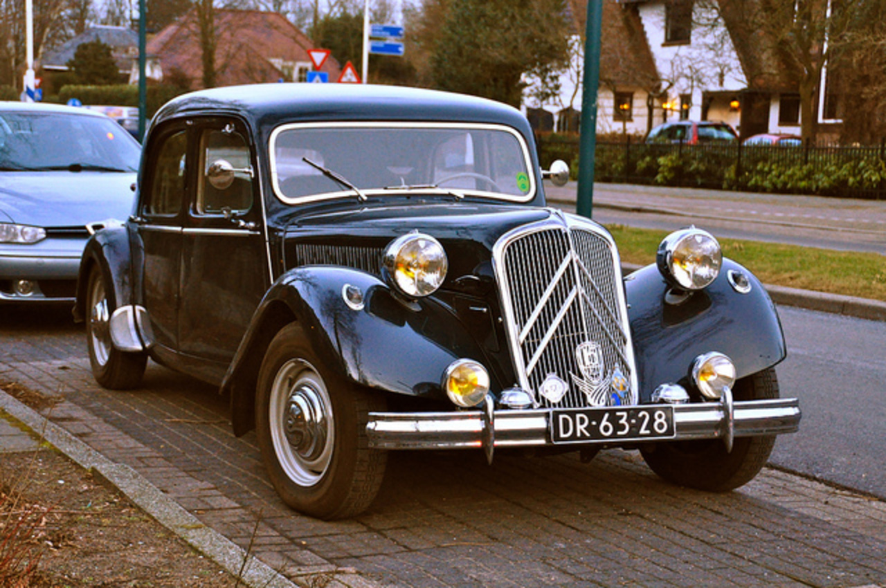 Ситроен 15. Ситроен 15 CV. Citroen traction 11cv. Ситроен 1952. Citroen 1954.