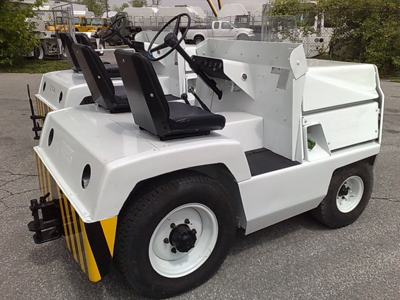 Clark CT30 Diesel Aircraft tow tractor for sale