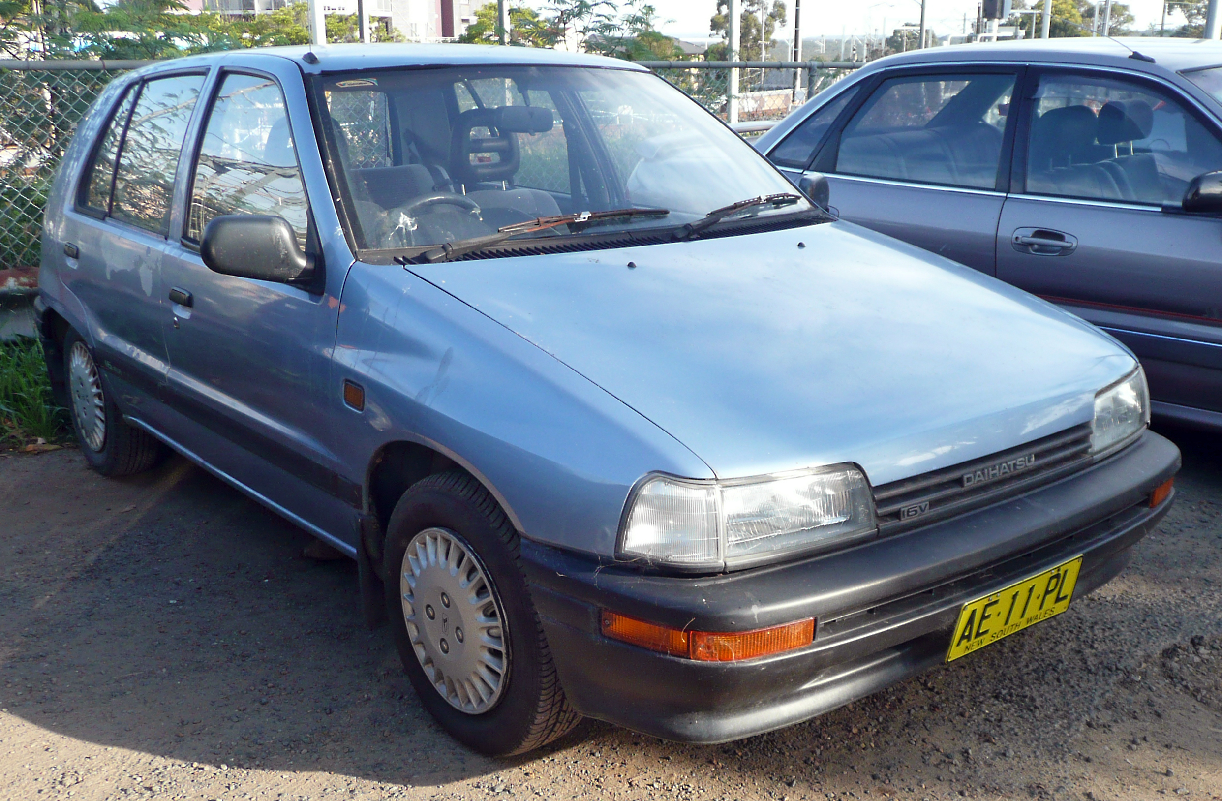 File:1991-1993 Daihatsu Charade (G102) CX 5-door hatchback (2009 ...
