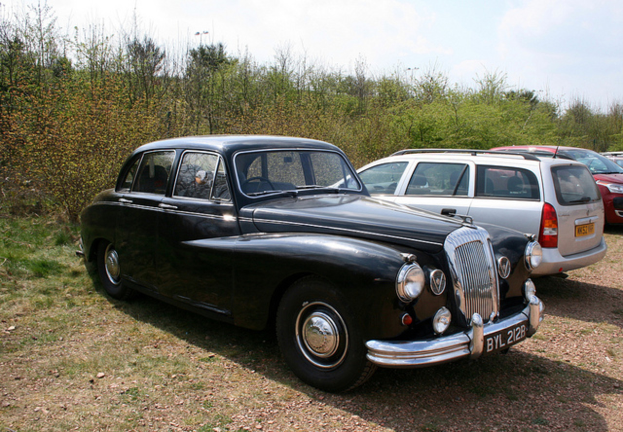 File:Daimler Majestic Major 5917695063 a6bc90b4ed o.jpg - Wikimedia Commons