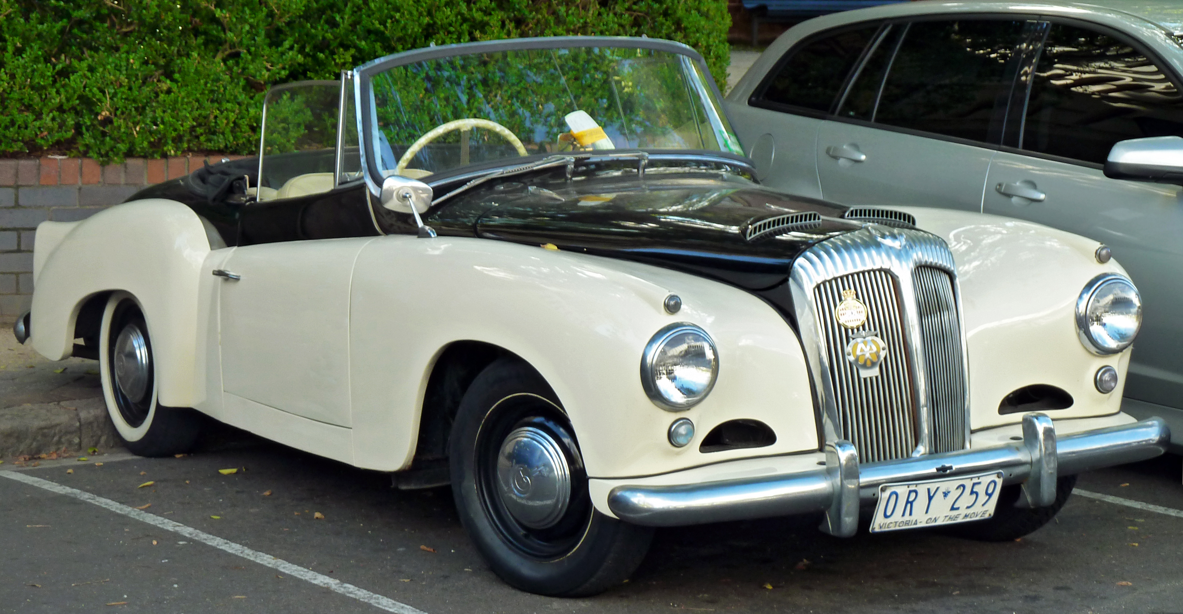 File:1955-1957 Daimler Conquest (Mark II) Century drophead coupe ...