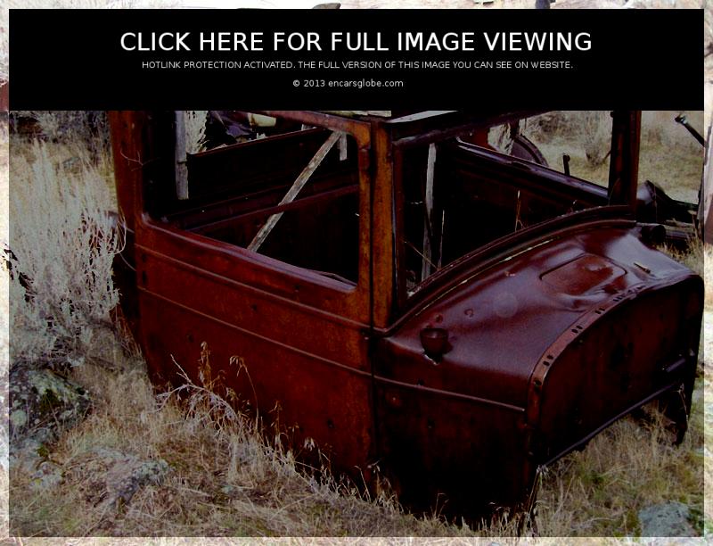 De Soto Deluxe Sedan 4-Door Photo Gallery: Photo #02 out of 11 ...