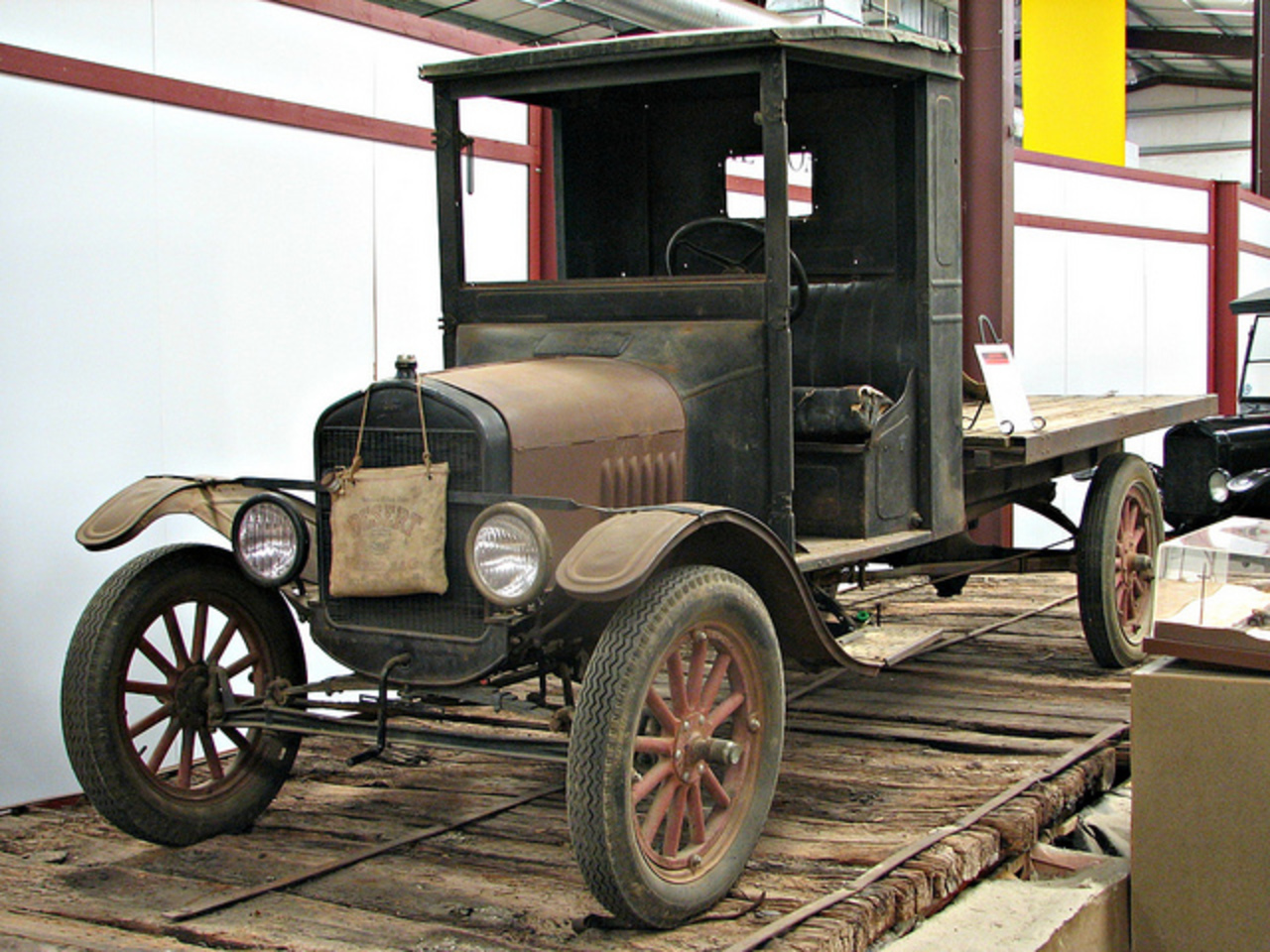 Первый грузовой автомобиль. 1925 Ford model TT. Ford model TT 1927. Форд модель ТТ. Ford model TT 1 ton.