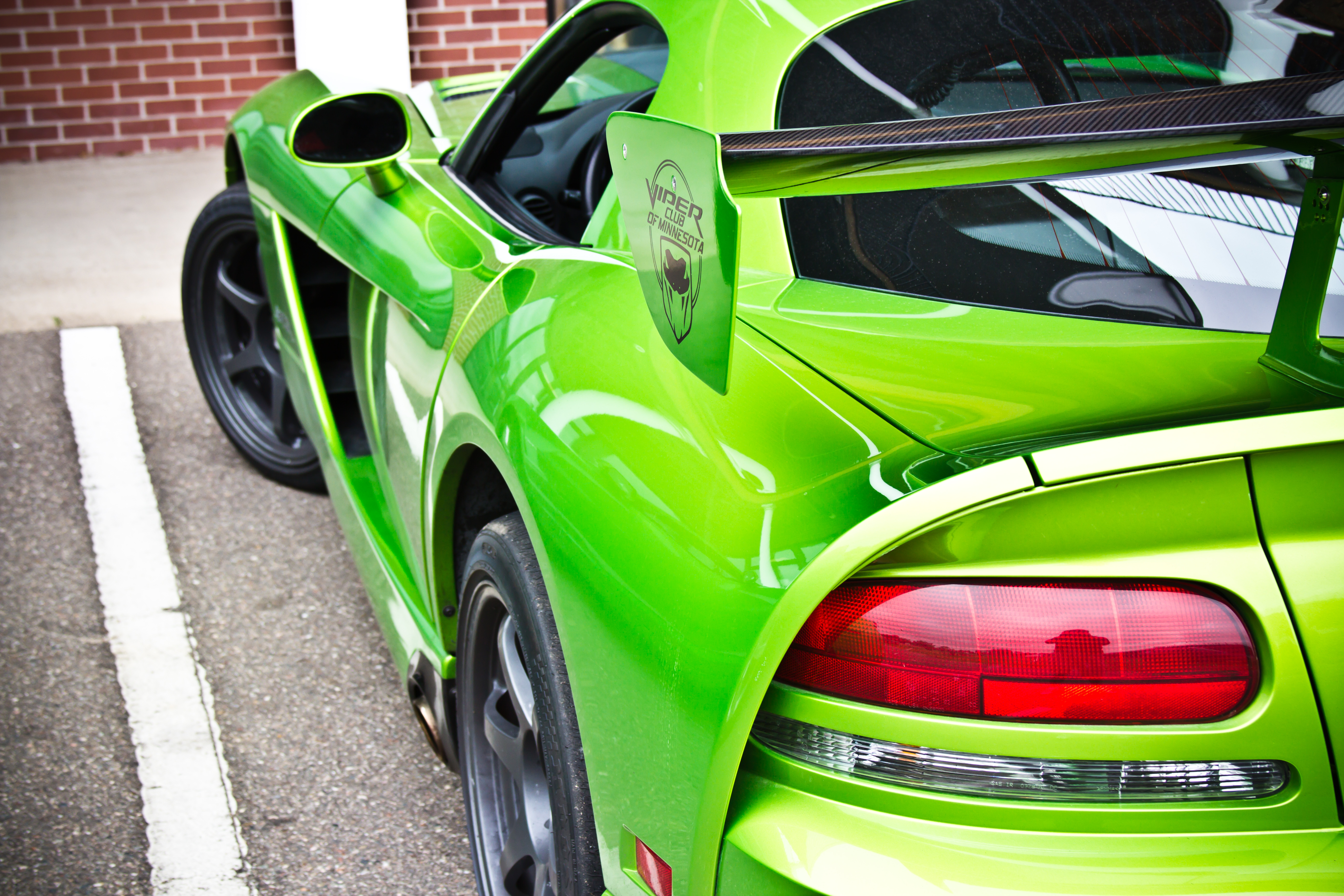 Green cars отзывы. Додж Вайпер зеленый. Dodge Viper зеленый. Додж Вайпер кабриолет зеленый 2022. Dodge Viper 2022.