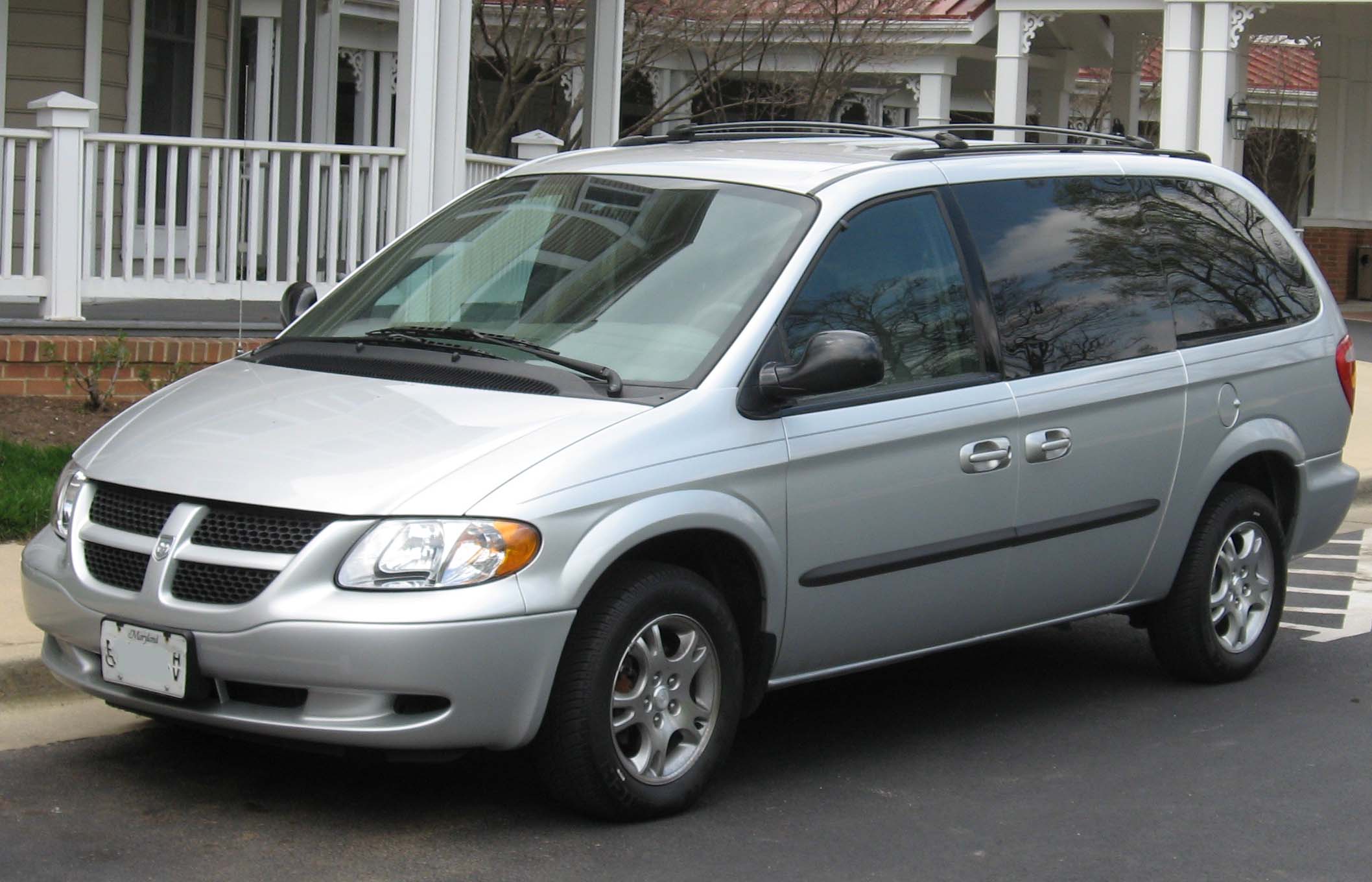 File:2001-2004 Dodge Grand Caravan.jpg - Wikimedia Commons
