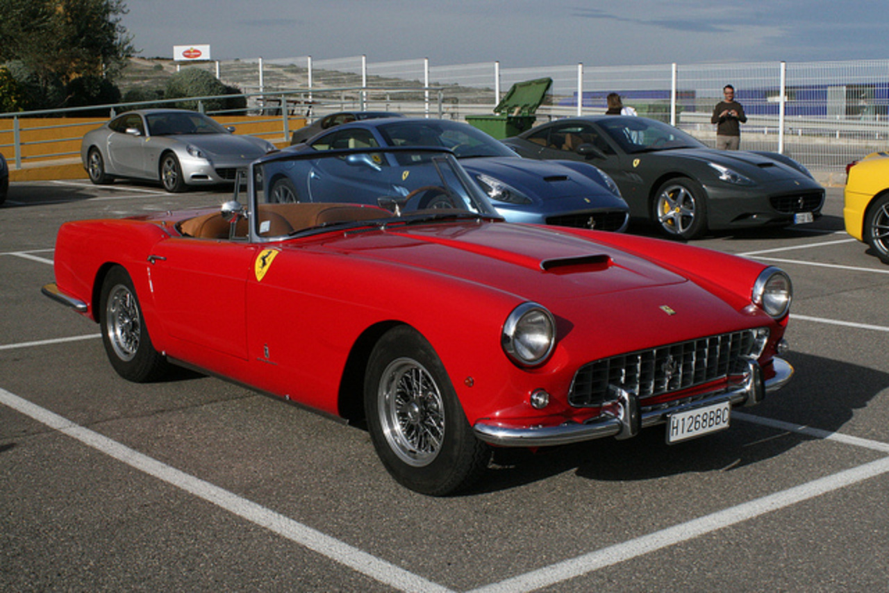 90 лошадиных сил. Ferrari 250 gt Cabriolet. 1960 Ferrari 250 gt Coupe. Ferrari 250 gt Cabriolet 1952. Ferrari 250 gt 4.