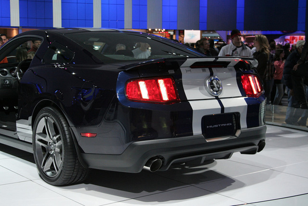 Ford Mustang gt500 зад