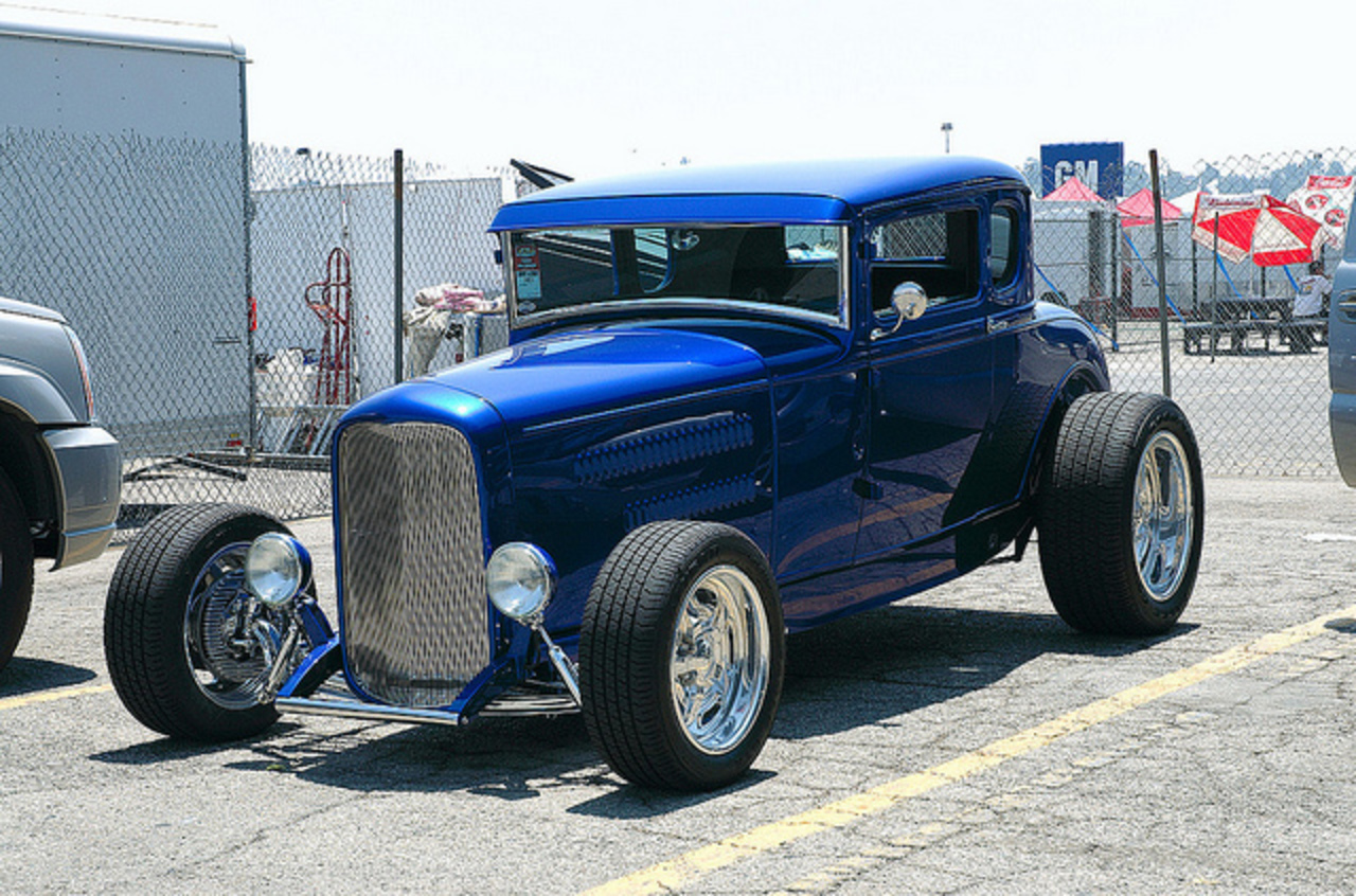 1931 Ford 5-window coupe, fenderless, blue metallic - front LH ...