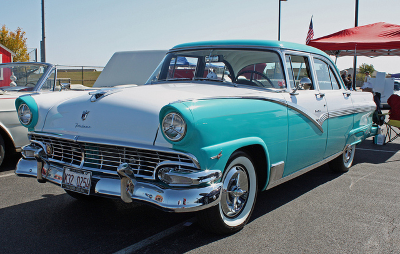 Ford Fairlane sedan 1955