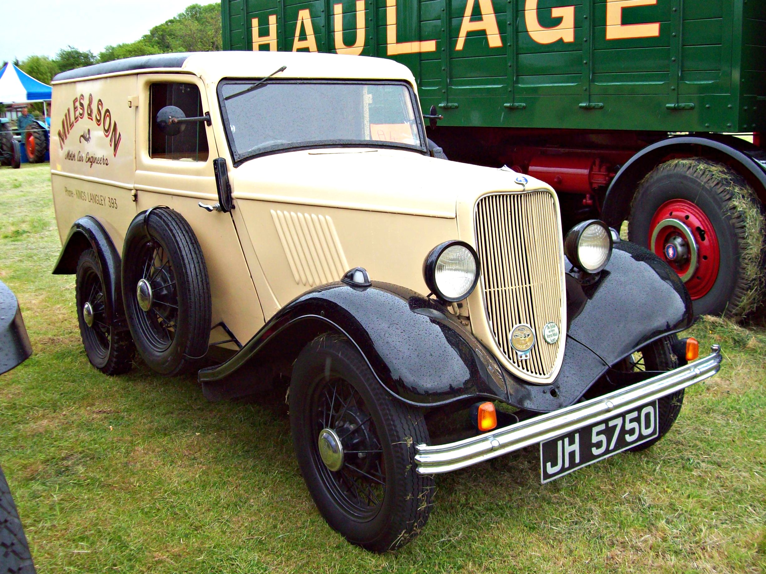 Y van. Ford model y 1932. Ford y 1933. Ford model y. Форд 37.