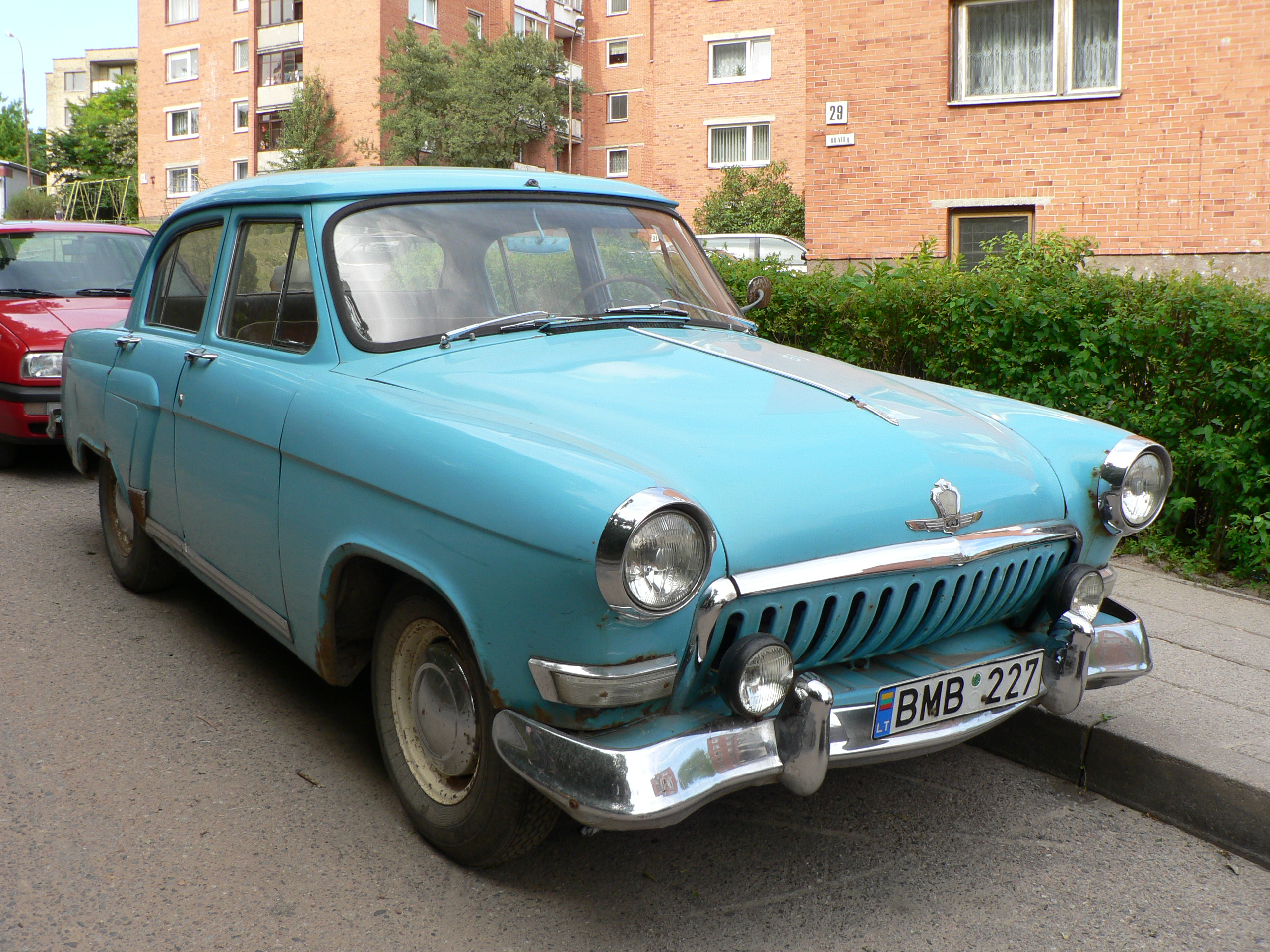 File:GAZ-21 (2nd series "i") "Volga" in Lithuania.jpg - Wikimedia ...