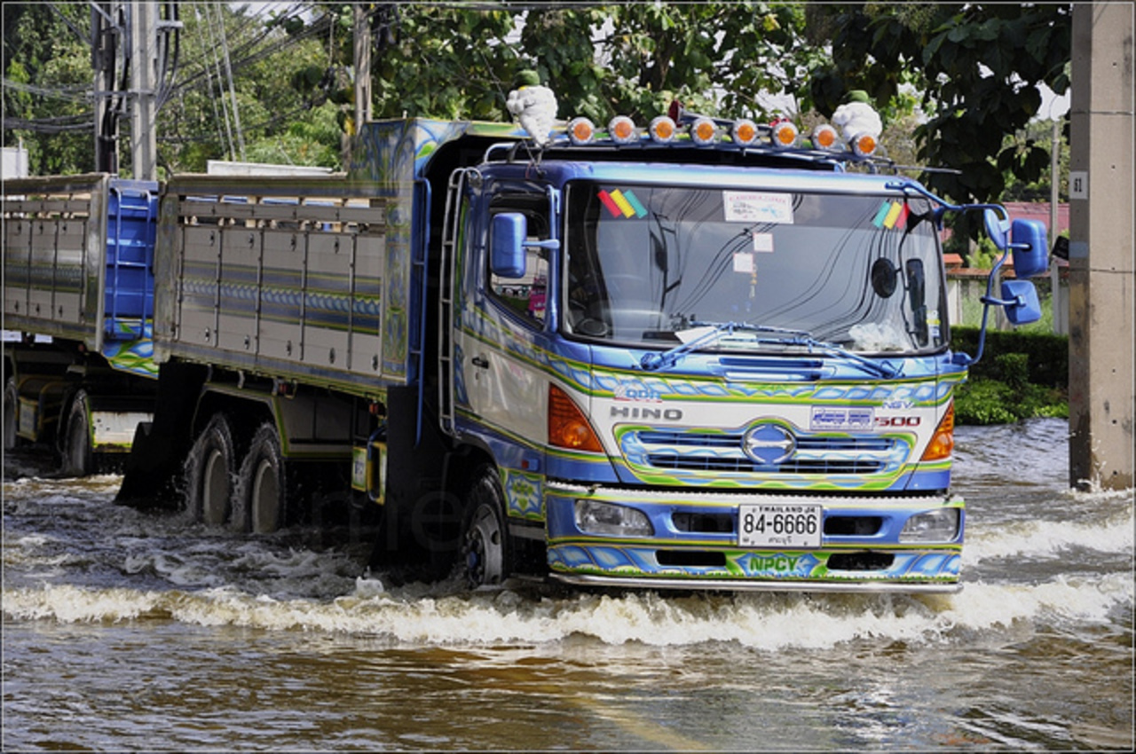 Hino 500 NGV | Klong Plapa | Chaengwattana Rd | 2011 floods ...
