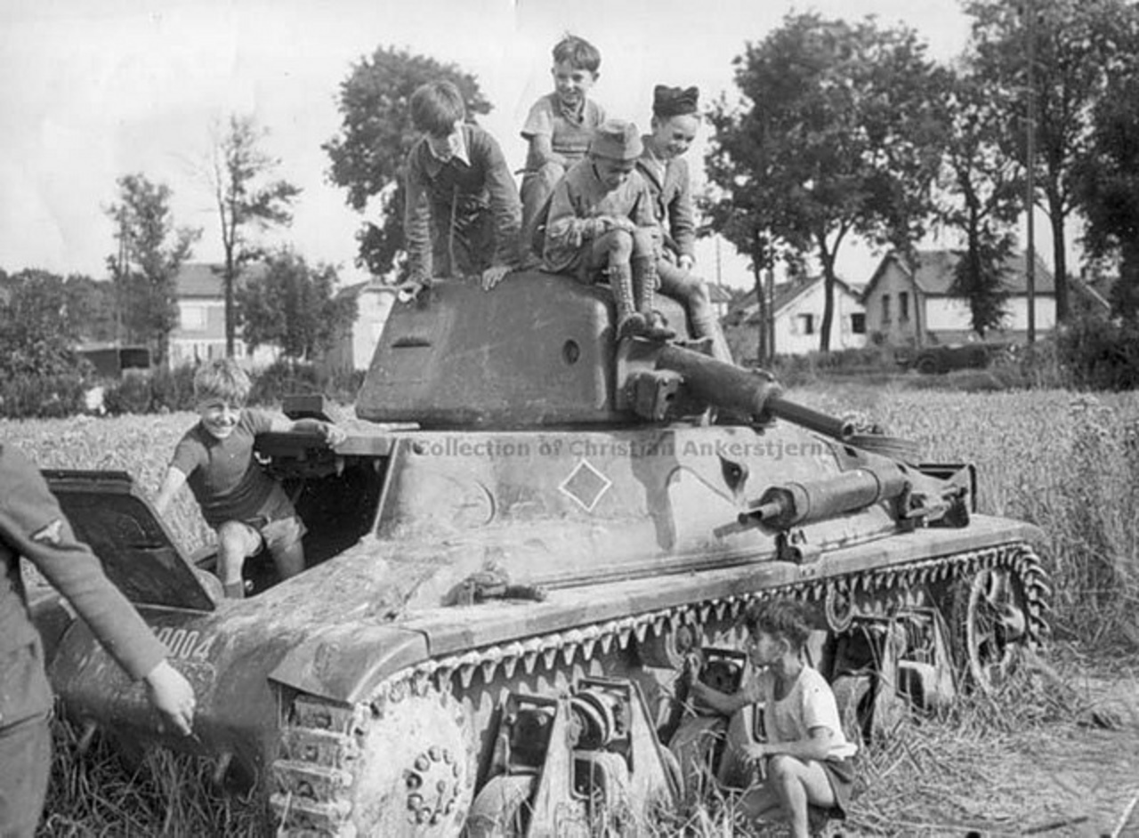 Tamed Beasts -french tank Hotchkiss H39 France june 1940 | Flickr ...