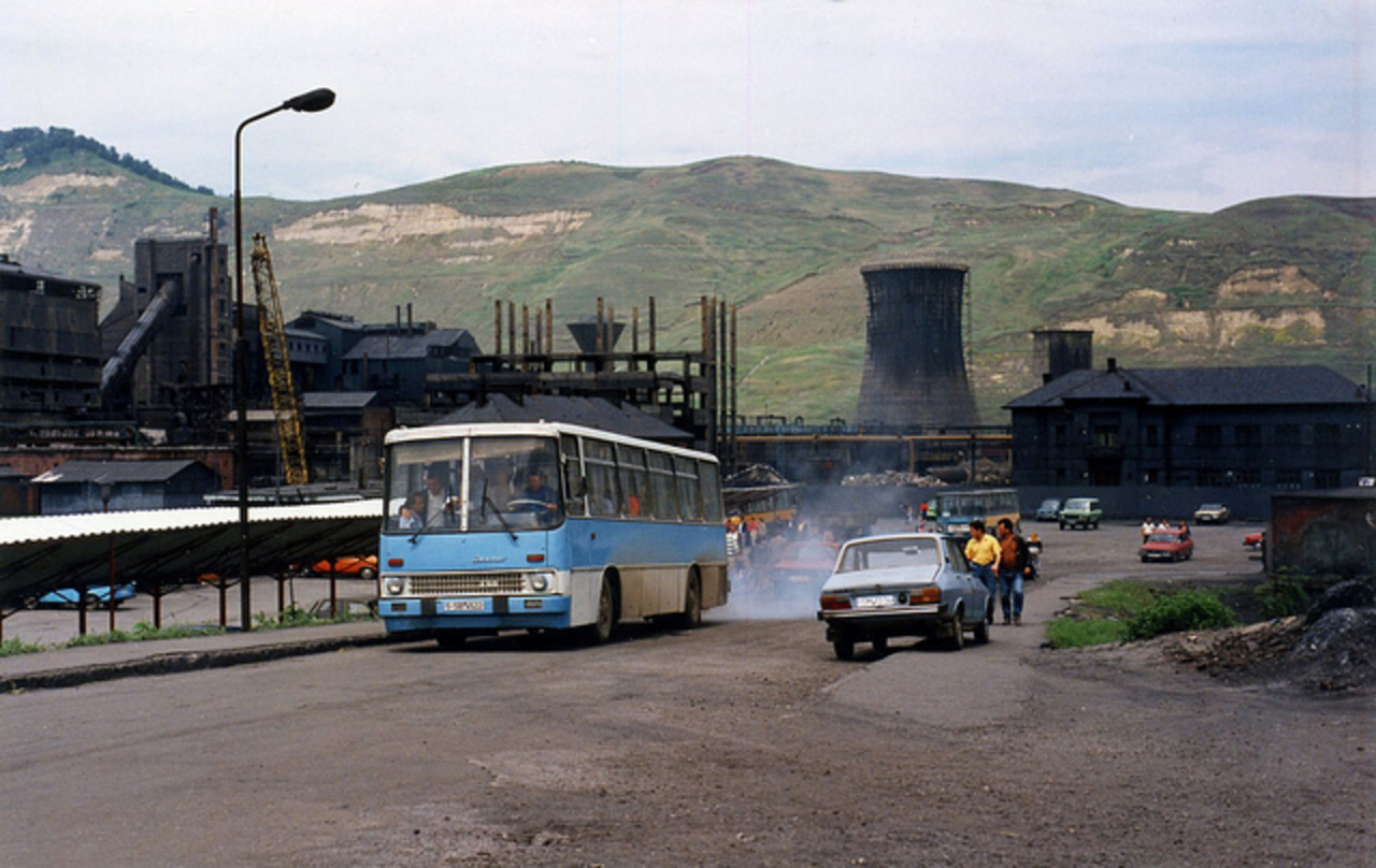 Smoking Ikarus 255 works bus, 5SB 4522, Sometra smelter,CopÅŸa MicÄƒ ...