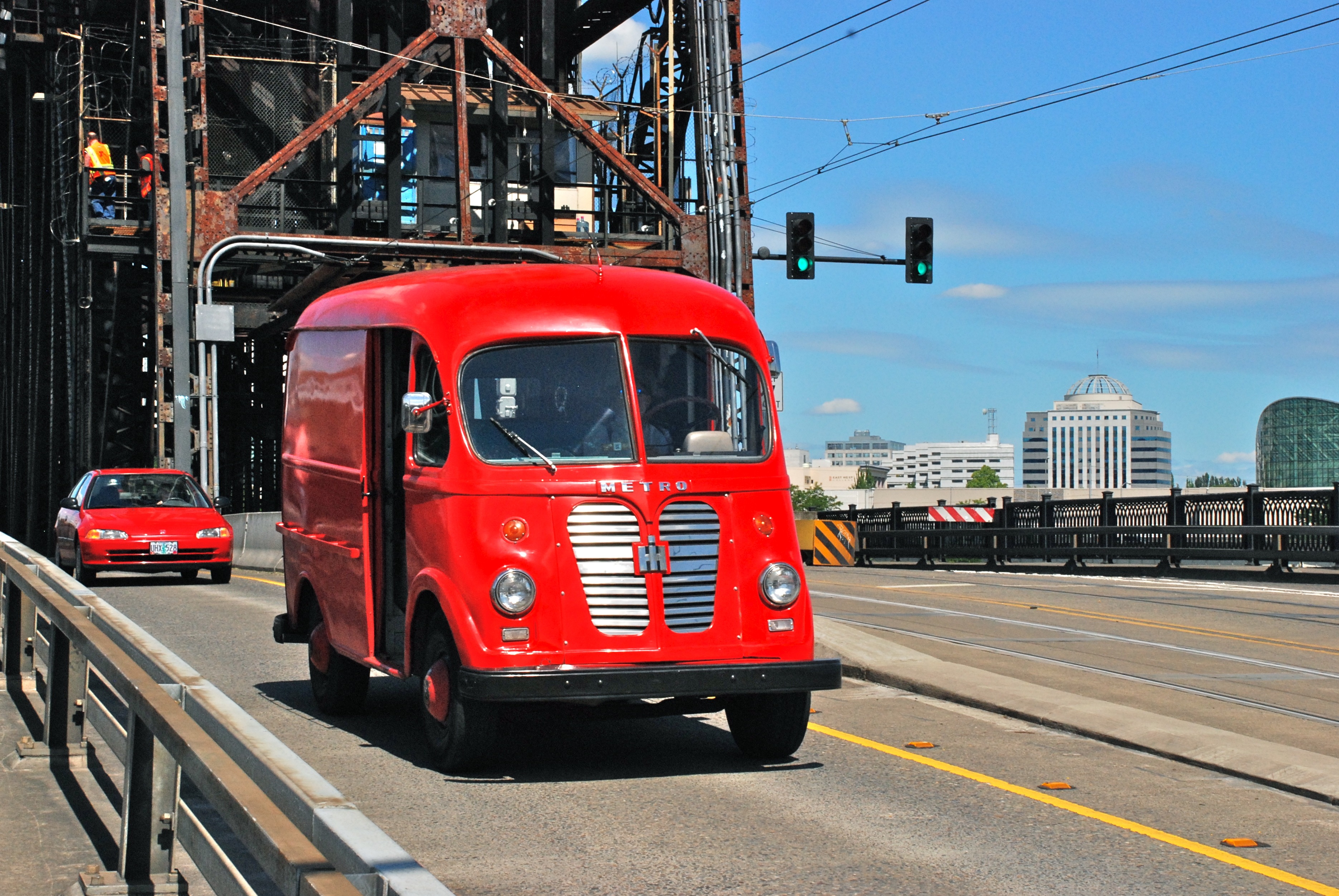 File:Preserved International Harvester Metro Van in Portland in ...