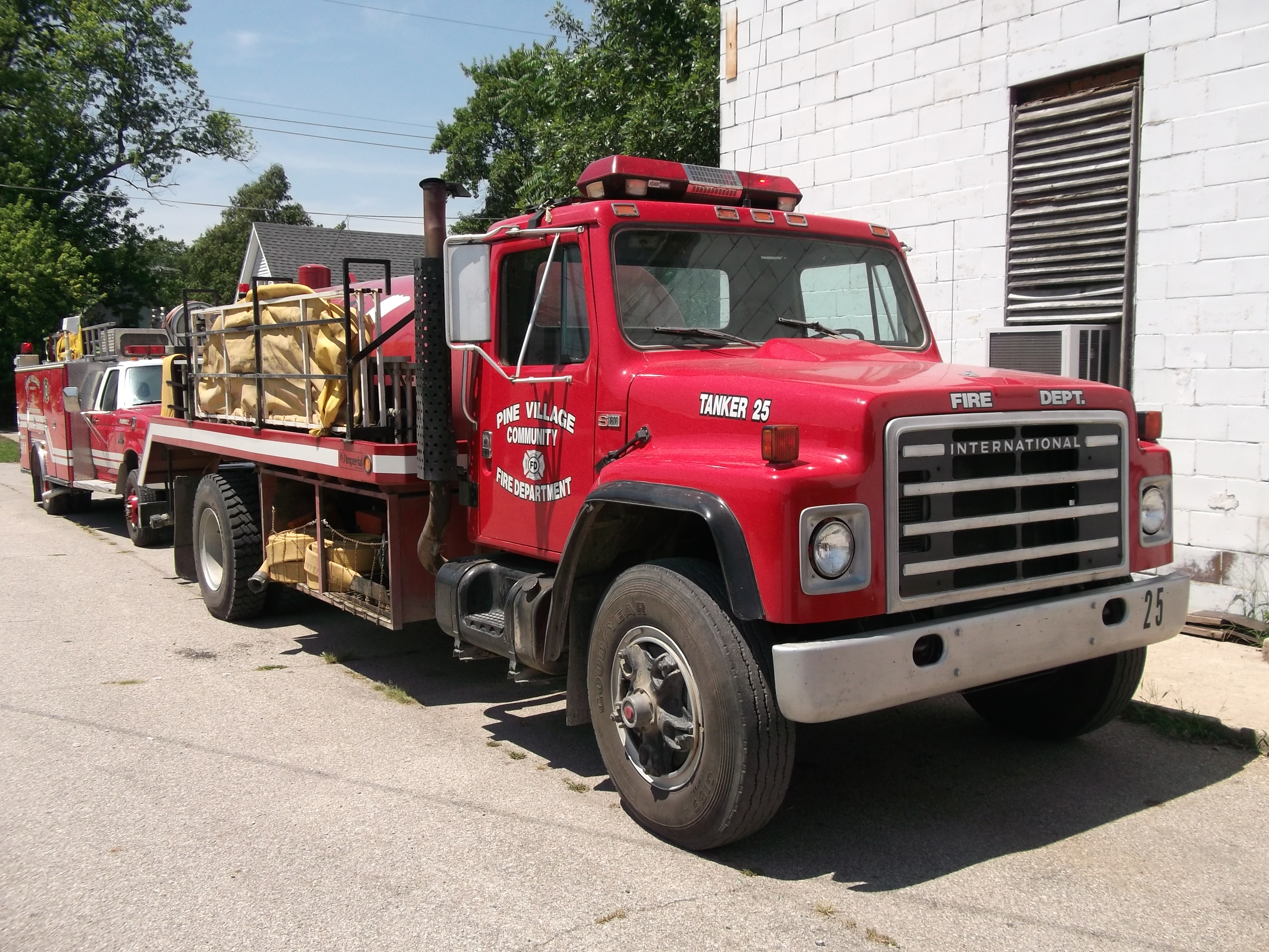 Tanker 25 International S 1800 with equipment by Imperial of ...
