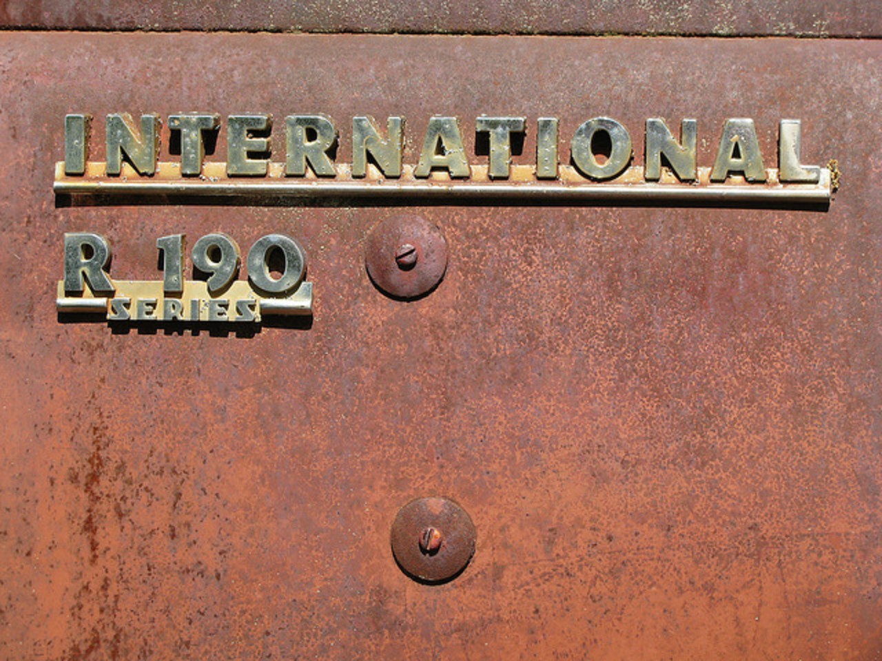 International R 190 Series