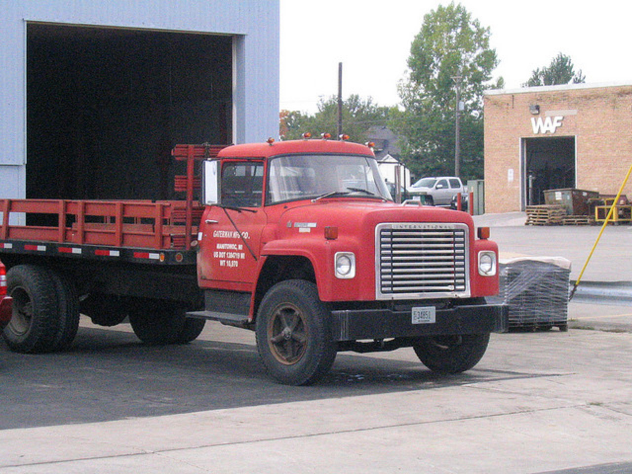 1975 International Loadstar flatbed truck | Flickr - Photo Sharing!