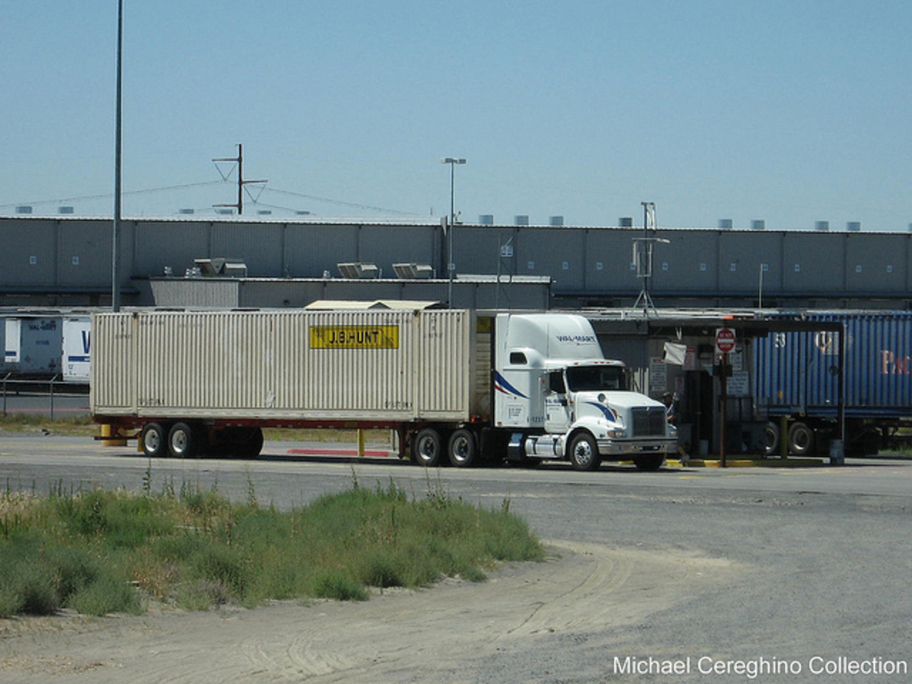 Wal-Mart International 9400 Departing their Hermiston, OR DC with ...