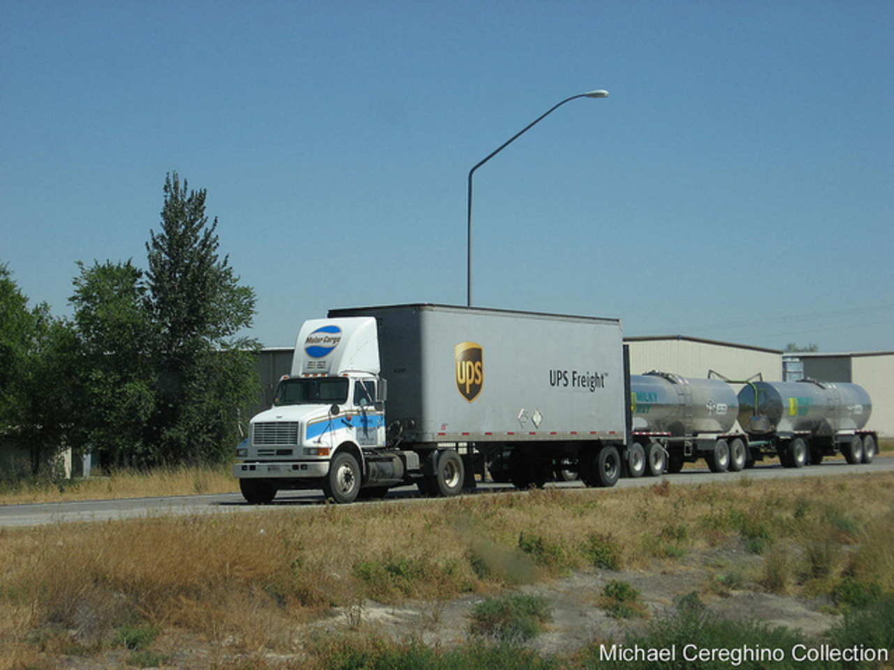 UPS Freight International 8100(ex Motor Cargo) with liftgate pup ...
