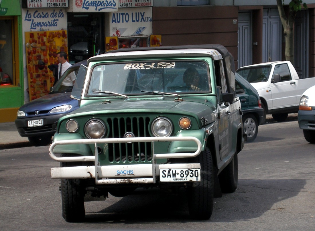 Kaiser C101 Jeepster Commando â€“ Uruguay