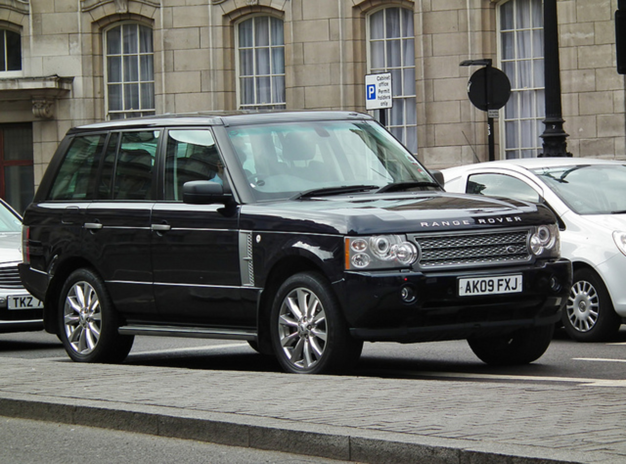 Range rover vogue 4.4. Рендж Ровер 2009. Range Rover Vogue 2009. Рендж Ровер Вог 4.4. Ленд Ровер Рендж Ровер Вог 2009.