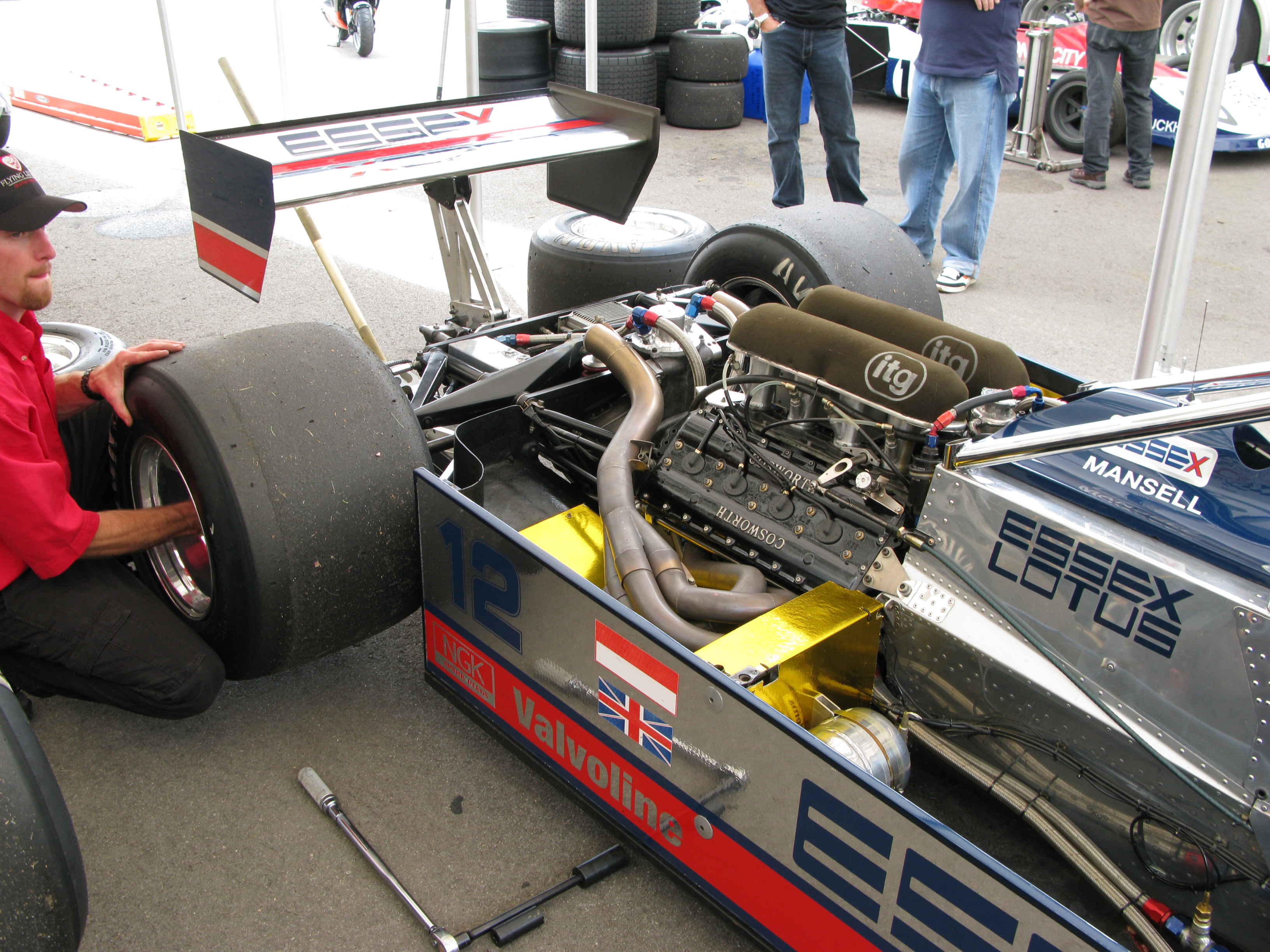 File:Lotus 81 engine and transmission.JPG - Wikimedia Commons