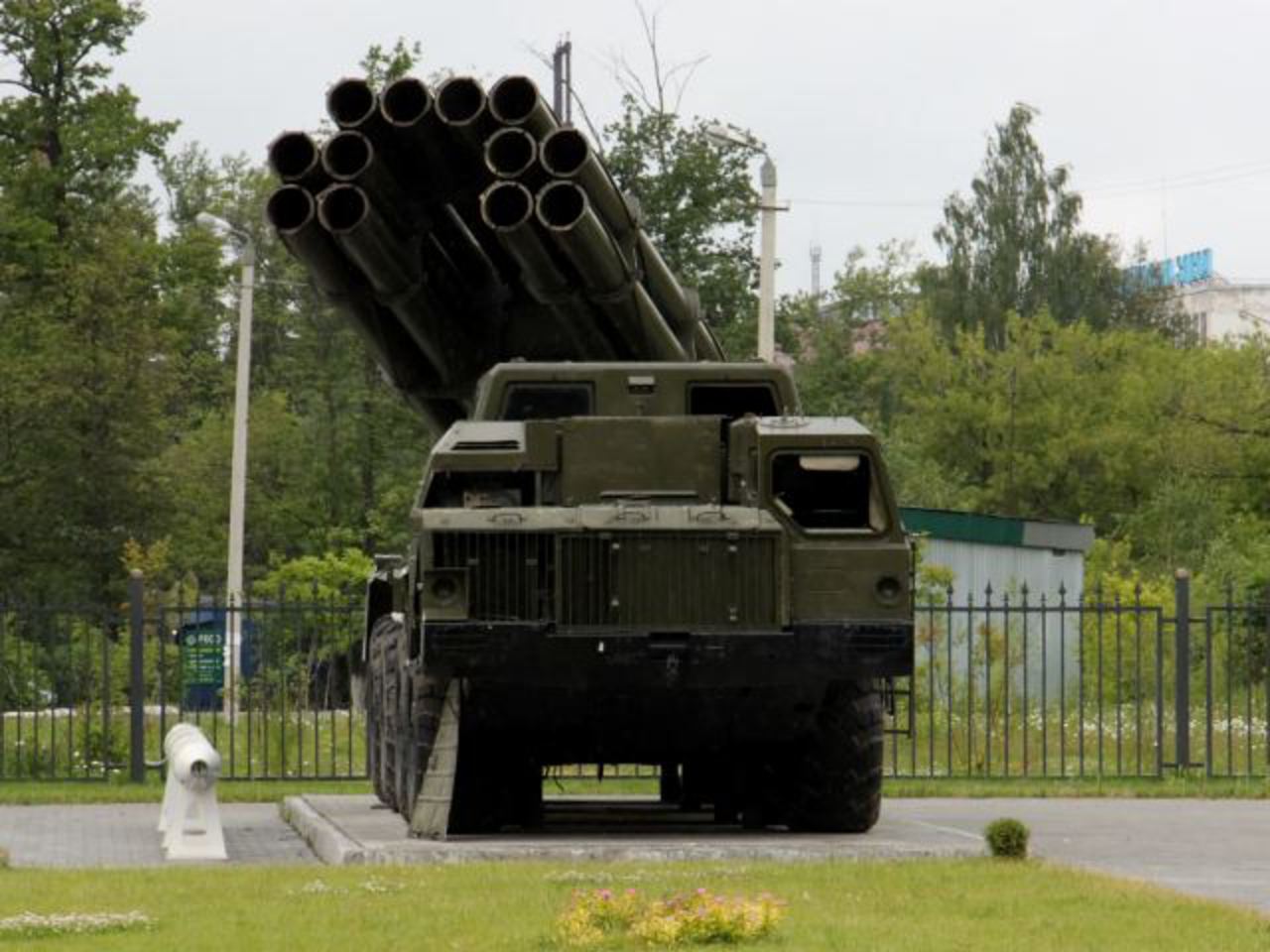 BM-30 Smerch 9K58 300mm multiple rocket launcher system technical ...